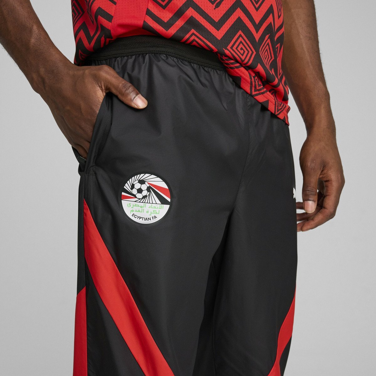 メンズ サッカー エジプト プレマッチ ウーブン パンツ EFA Prematch Woven Pant プーマ パンツ その他のパンツ ブラック