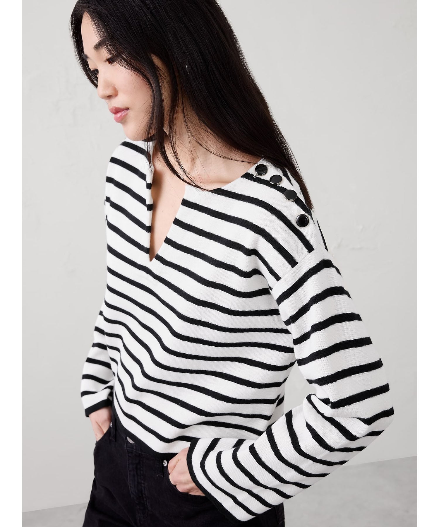 BANANA REPUBLIC FACTORY STORE (W)ストライプ ボタン付き ノッチネック セーター バナナ・リパブリック ファクトリーストアー トップス ニット ベージュ ホワイト