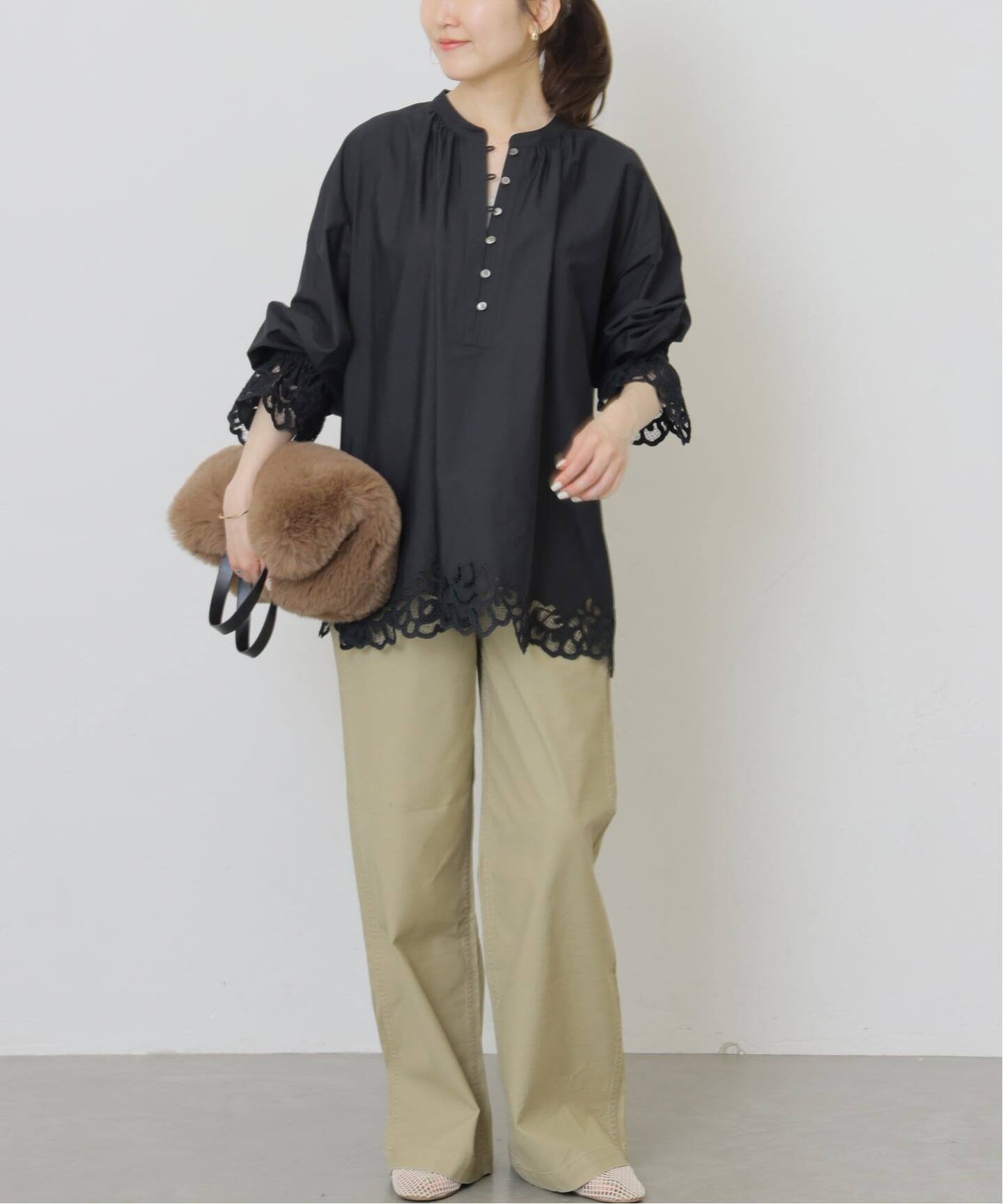 JOURNAL STANDARD relume 《WEB限定追加予約》エンブロイダリーブラウス ジャーナル スタンダード レリューム トップス シャツ・ブラウス ブラック ホワイト
