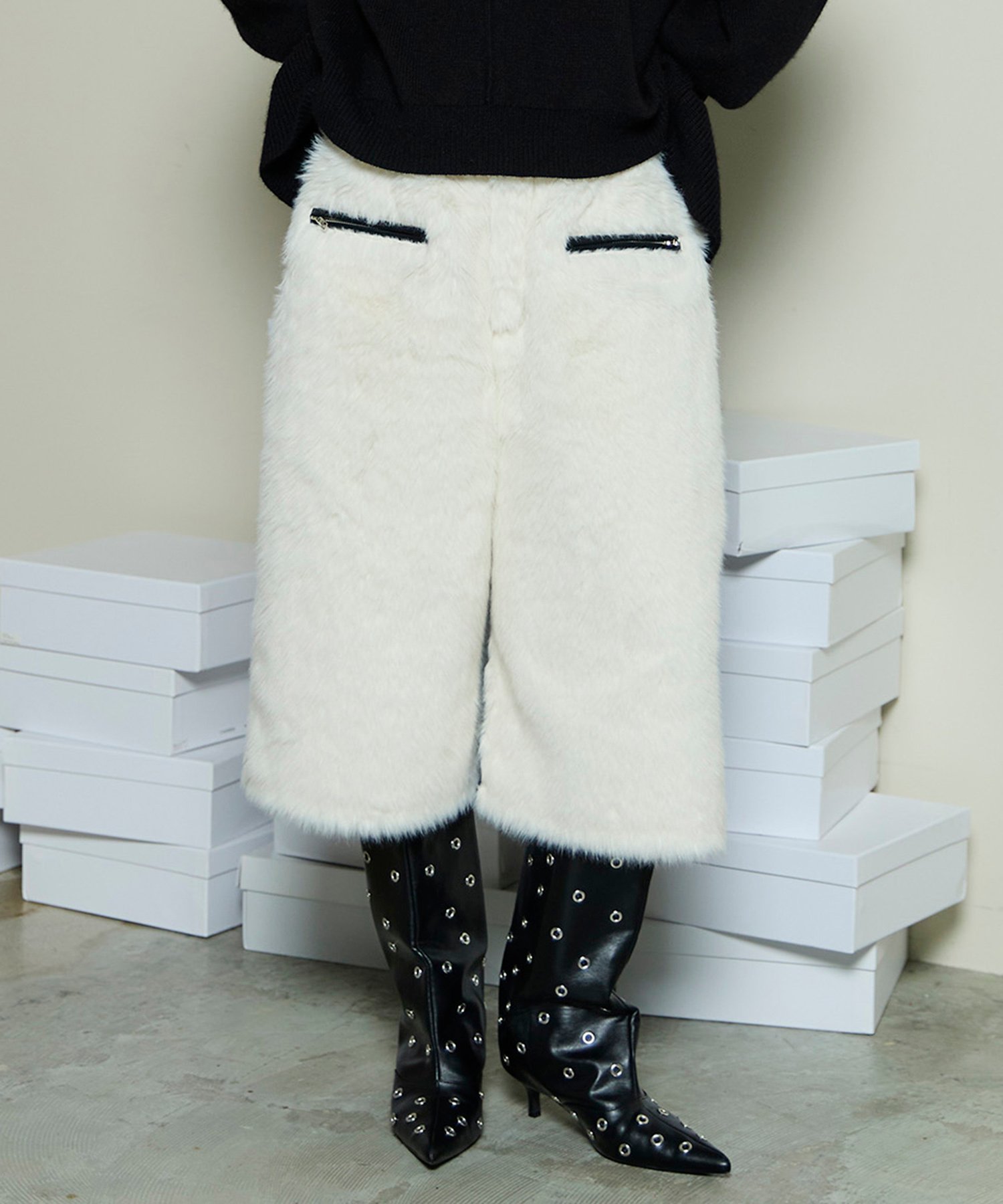 MAISON SPECIAL レザーファーハーフパンツ メゾンスペシャル パンツ その他のパンツ ホワイト ピンク【送料無料】のサムネイル