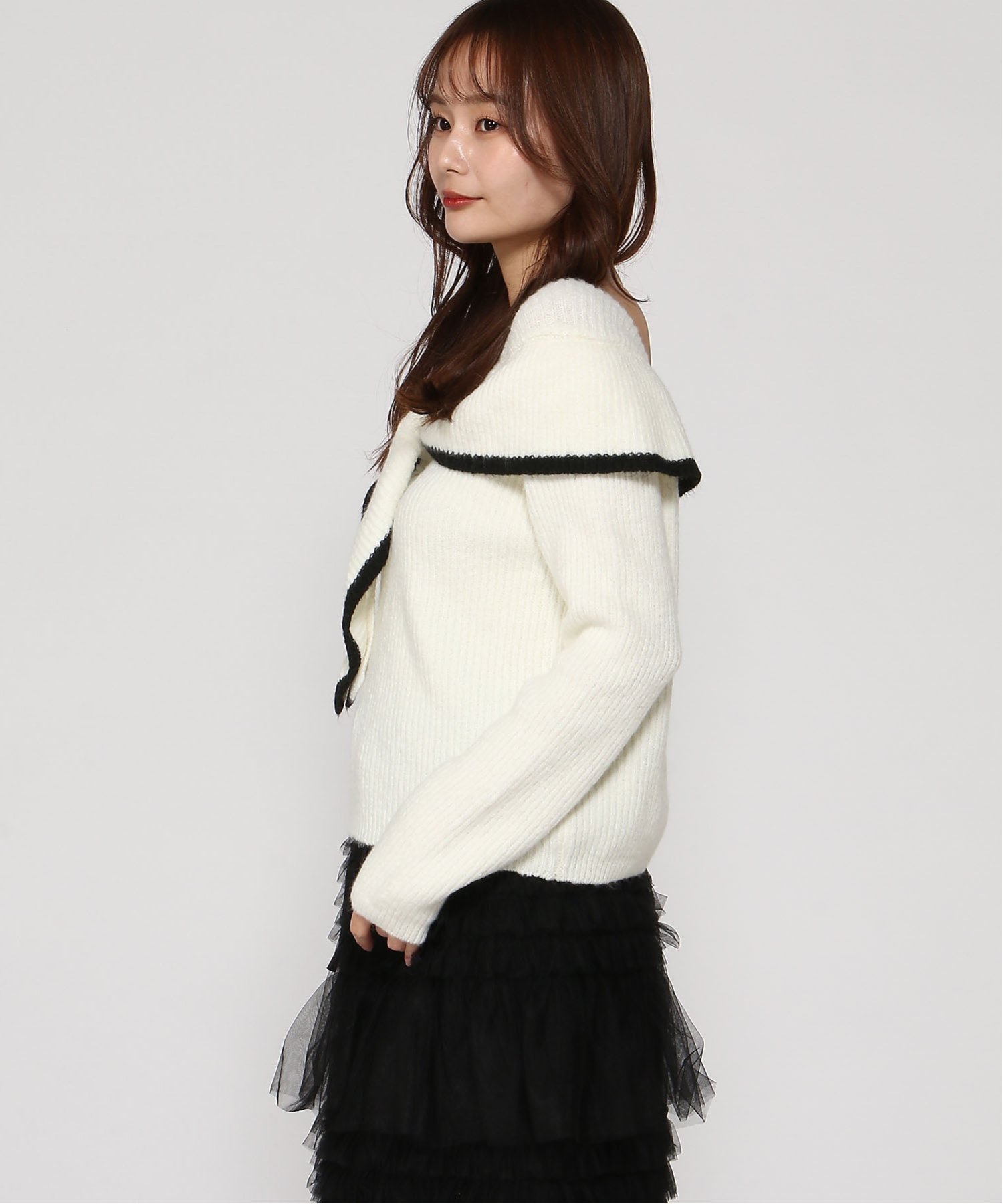 VIVIDLADY VIVIDLADY/(W)配色 リボンタイ付き ラブリーニットプルオーバー ビビッドレディー トップス ニット ブラック ホワイト