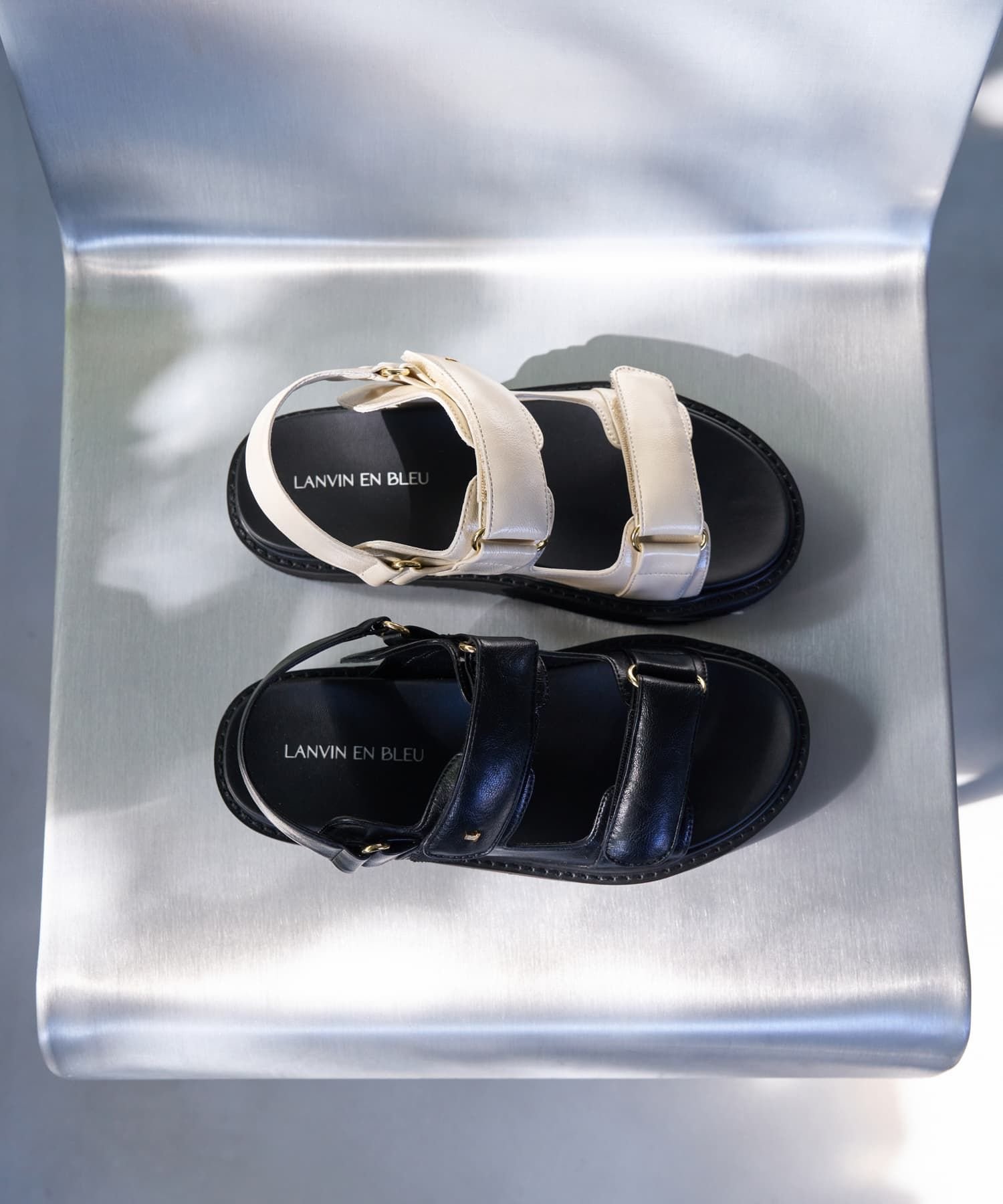 LANVIN en Bleu パデットフラットサンダル ランバンオンブルー シューズ・靴 その他のシューズ・靴 ベージュ ブラック【送料無料】