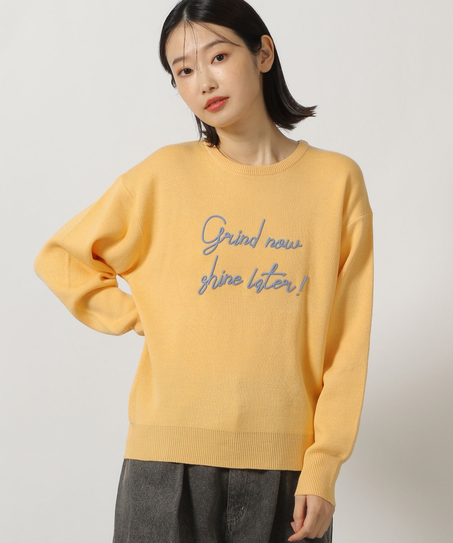 LAKOLE 刺繍ロゴニットプルオーバー ラコレ トップス ニット ホワイト グレー オレンジ グリーン