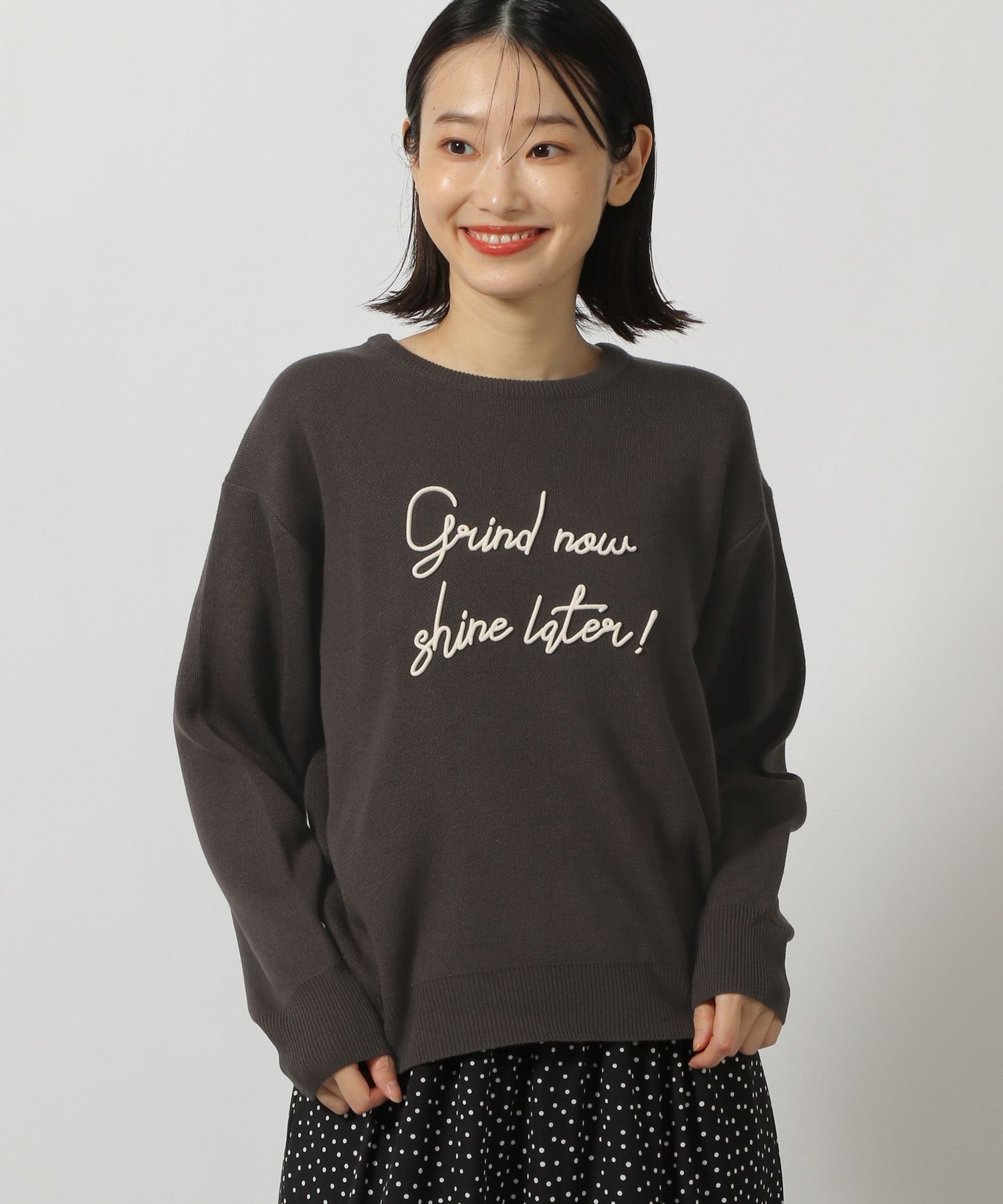 LAKOLE 刺繍ロゴニットプルオーバー ラコレ トップス ニット ホワイト グレー オレンジ グリーン