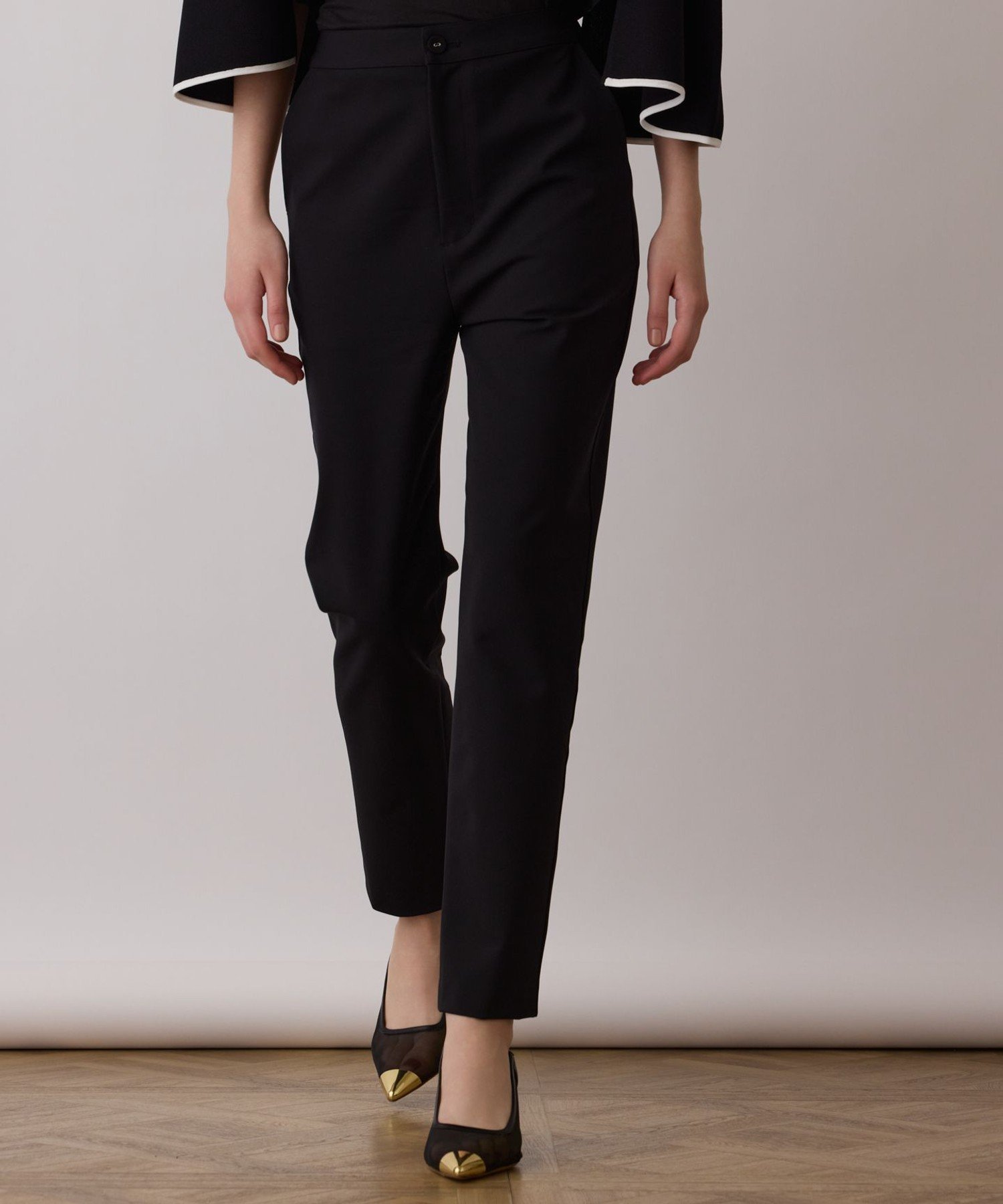 【SALE／40%OFF】GRACE CONTINENTAL ストレッチテーパードパンツ グレースコンチネンタル パンツ その他のパンツ ブラック ベージュ【送料無料】のサムネイル