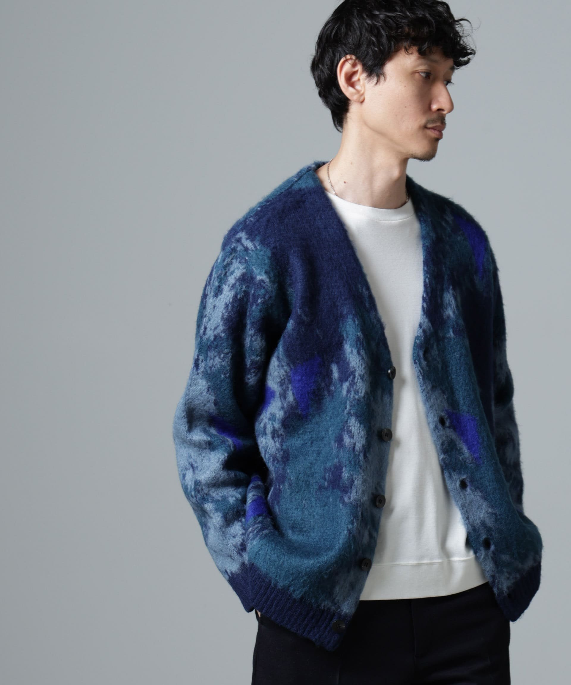 【SALE／50%OFF】NANO universe アート柄ニットカーディガン ナノユニバース トップス ニットのサムネイル