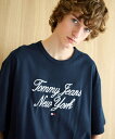 【SALE／5%OFF】TOMMY JEANS (U)TOMMY HILFIGER(トミーヒルフィガー) TJM OVZ LUXE SERIF TJ NY TEE トミーヒルフィガー トップス カットソー・Tシャツ ネイビー ベージュ ホワイト【送料無料】