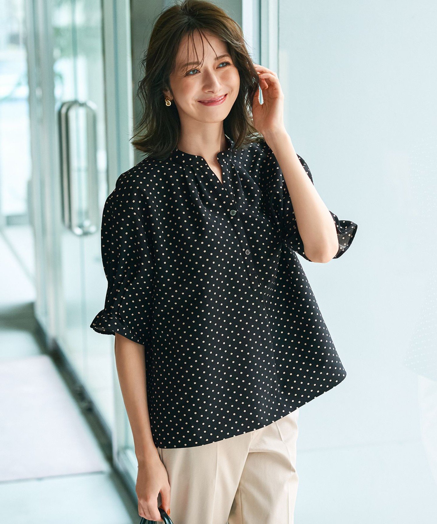 23区 L 【好評につき一部追加予約/WEB&一部店舗限定】ドットプリント サッカー ブラウス ニジュウサンク トップス シャツ・ブラウス ネイビー ブラック ベージュ【送料無料】のサムネイル