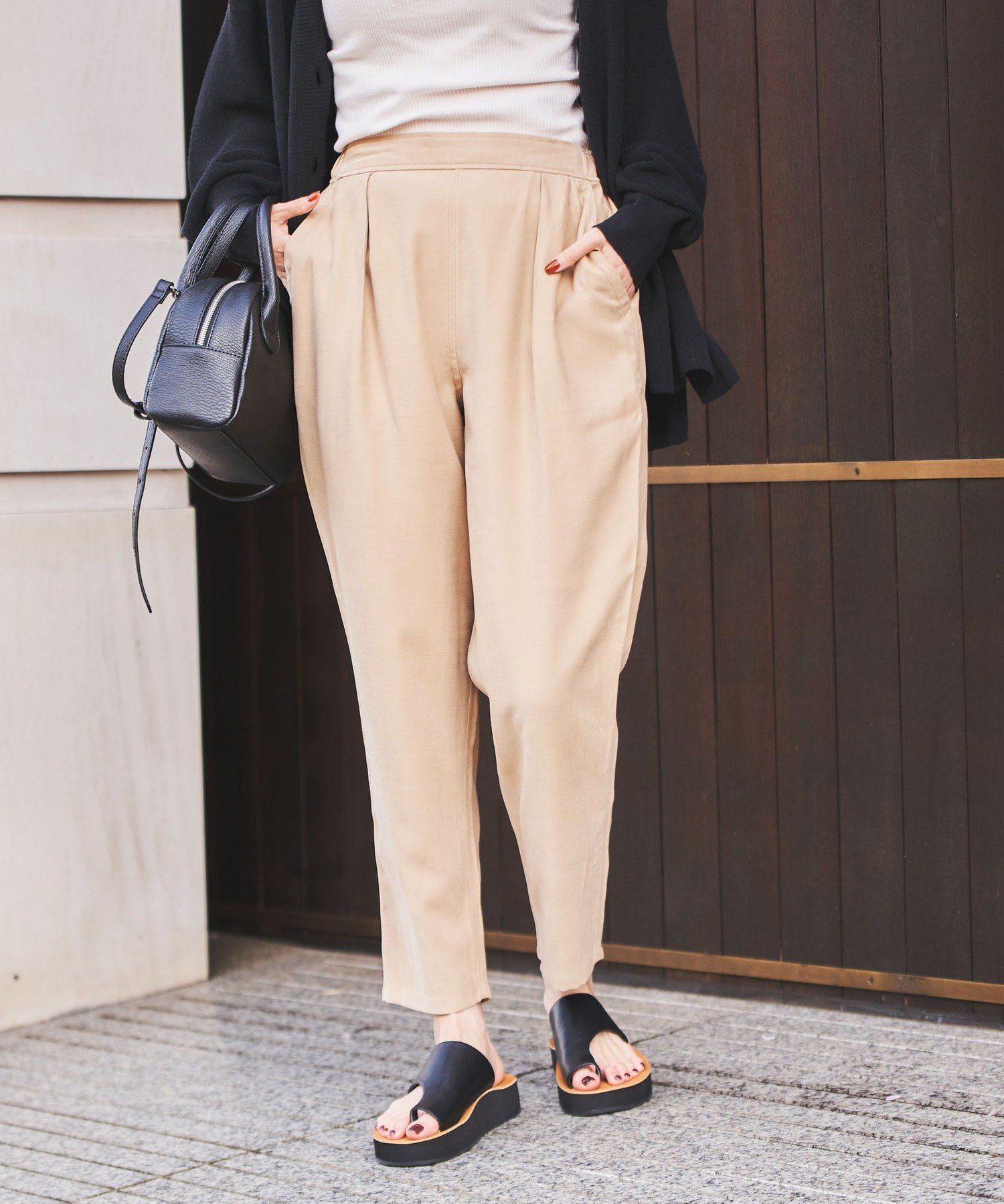 【SALE／33%OFF】coen [接触冷感機能付き]レーヨン混タックテーパードパンツ コーエン パンツ その他のパンツ ベージュ グレー オレンジ ネイビーのサムネイル