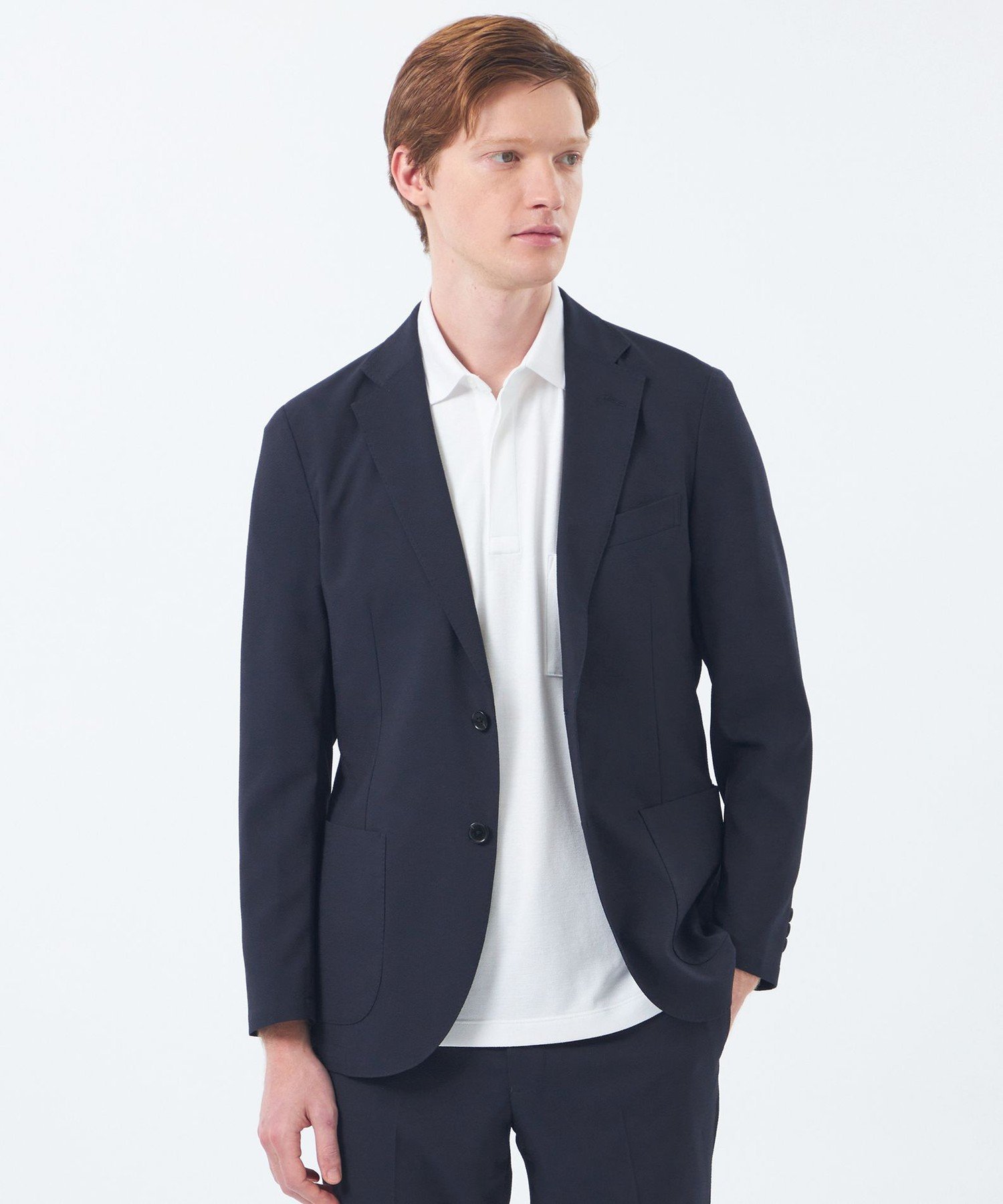 MACKINTOSH PHILOSOPHY（マッキントッシュ フィロソフィー）トロッター ウルトラライトジャケット ナローサッカーストライプ夏の定番　トロッターウルトラライトジャケット【デザイン】シングル2つボタン、腰パッチポケットデザイン。内仕様は両側内ポケット付きで、背裏、袖裏もない一枚仕立てで軽い着心地が特徴です。コンパクトに収納できる為、持ち運びもしやすく、ビジネスシーンはもちろんのこと、トラべルシーンにも活躍します。【素材】サッカー素材特有の凹凸感によるサラッとした肌触りと肌離れの良さに加え、シワになりにくく、吸水速乾性も兼ね備えています。適度なハリ感によりキレイなシルエットが形成されます。【機能性】ウォッシャブル・吸水速乾・しわになりにくい*同素材のパンツ（品番：H1R20767）の展開もございますので、セットアップとしても着用いただけます。ビジネスマンが出張を快適に過ごすためのアイテムである「トロッター」シリーズ。マッキントッシュフィロソフィーならではのファンクションへのアプローチを本格志向のものづくりに融合させたコレクションです。おすすめ着用期間：夏※サイズについては、仕様書のサイズを記載しており、多少の誤差が出る場合がございます。※この商品はサンプルでの撮影を行っています。実際の商品とイメージ、仕様が異なる場合がございます。型番：H1E22767L--29-38 SD9699【採寸】サイズ着丈肩幅胸囲袖丈裄丈40L73cm46.5cm113cm61cm84.5cm38L71cm45.5cm110cm59cm82cm商品のサイズについて【商品詳細】MADE IN CHINA素材：ポリエステル100%サイズ：38L、40L※画面上と実物では多少色具合が異なって見える場合もございます。ご了承ください。商品のカラーについてMACKINTOSH PHILOSOPHY（マッキントッシュ フィロソフィー）トロッター ウルトラライトジャケット ナローサッカーストライプ夏の定番　トロッターウルトラライトジャケット【デザイン】シングル2つボタン、腰パッチポケットデザイン。内仕様は両側内ポケット付きで、背裏、袖裏もない一枚仕立てで軽い着心地が特徴です。コンパクトに収納できる為、持ち運びもしやすく、ビジネスシーンはもちろんのこと、トラべルシーンにも活躍します。【素材】サッカー素材特有の凹凸感によるサラッとした肌触りと肌離れの良さに加え、シワになりにくく、吸水速乾性も兼ね備えています。適度なハリ感によりキレイなシルエットが形成されます。【機能性】ウォッシャブル・吸水速乾・しわになりにくい*同素材のパンツ（品番：H1R20767）の展開もございますので、セットアップとしても着用いただけます。ビジネスマンが出張を快適に過ごすためのアイテムである「トロッター」シリーズ。マッキントッシュフィロソフィーならではのファンクションへのアプローチを本格志向のものづくりに融合させたコレクションです。おすすめ着用期間：夏※サイズについては、仕様書のサイズを記載しており、多少の誤差が出る場合がございます。※この商品はサンプルでの撮影を行っています。実際の商品とイメージ、仕様が異なる場合がございます。型番：H1E22767L--29-38 SD9699【採寸】サイズ着丈肩幅胸囲袖丈裄丈40L73cm46.5cm113cm61cm84.5cm38L71cm45.5cm110cm59cm82cm商品のサイズについて【商品詳細】MADE IN CHINA素材：ポリエステル100%サイズ：38L、40L※画面上と実物では多少色具合が異なって見える場合もございます。ご了承ください。商品のカラーについて