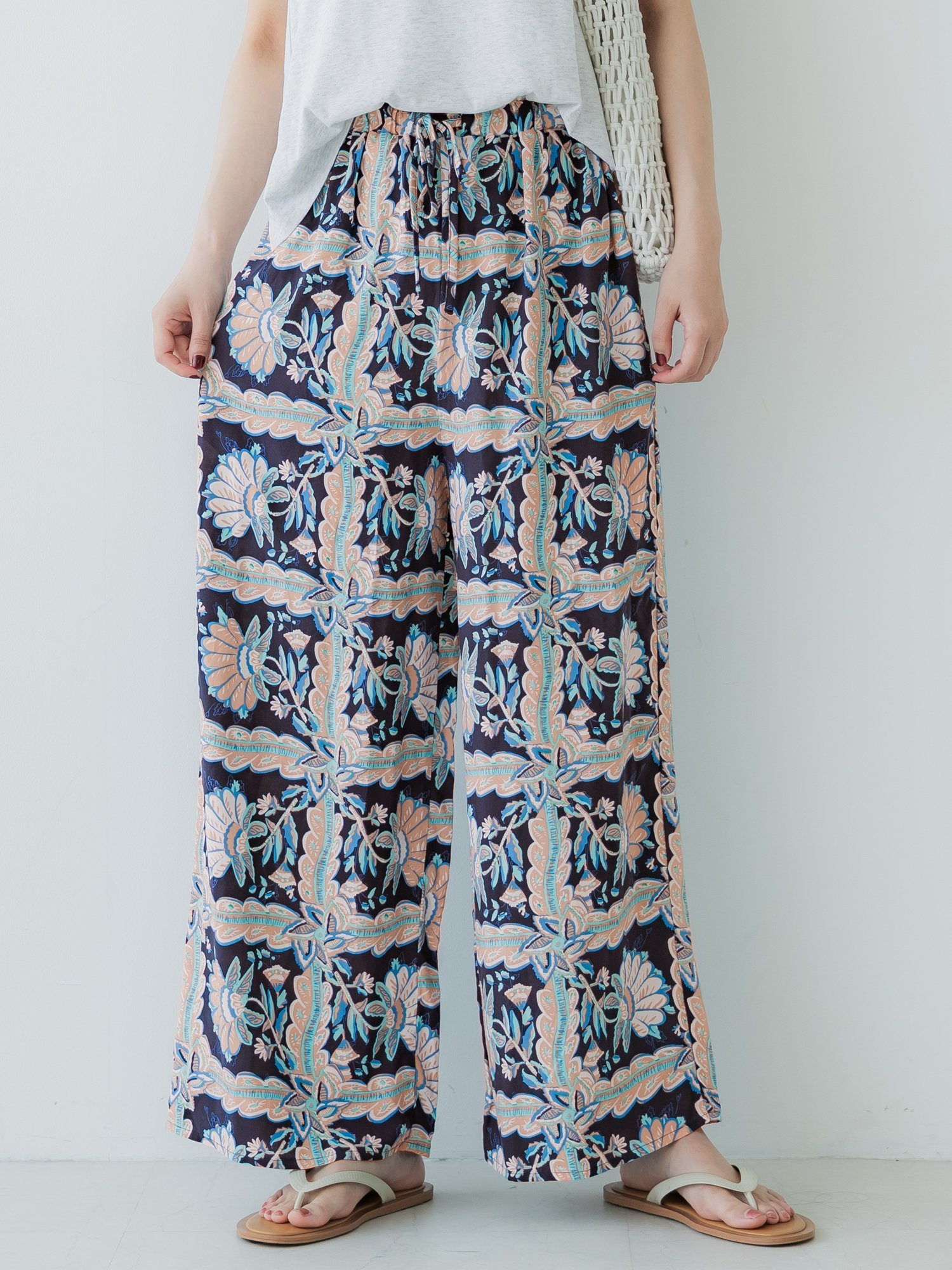 coca レーヨンスクエアフラワー柄パンツ コカ パンツ その他のパンツのサムネイル