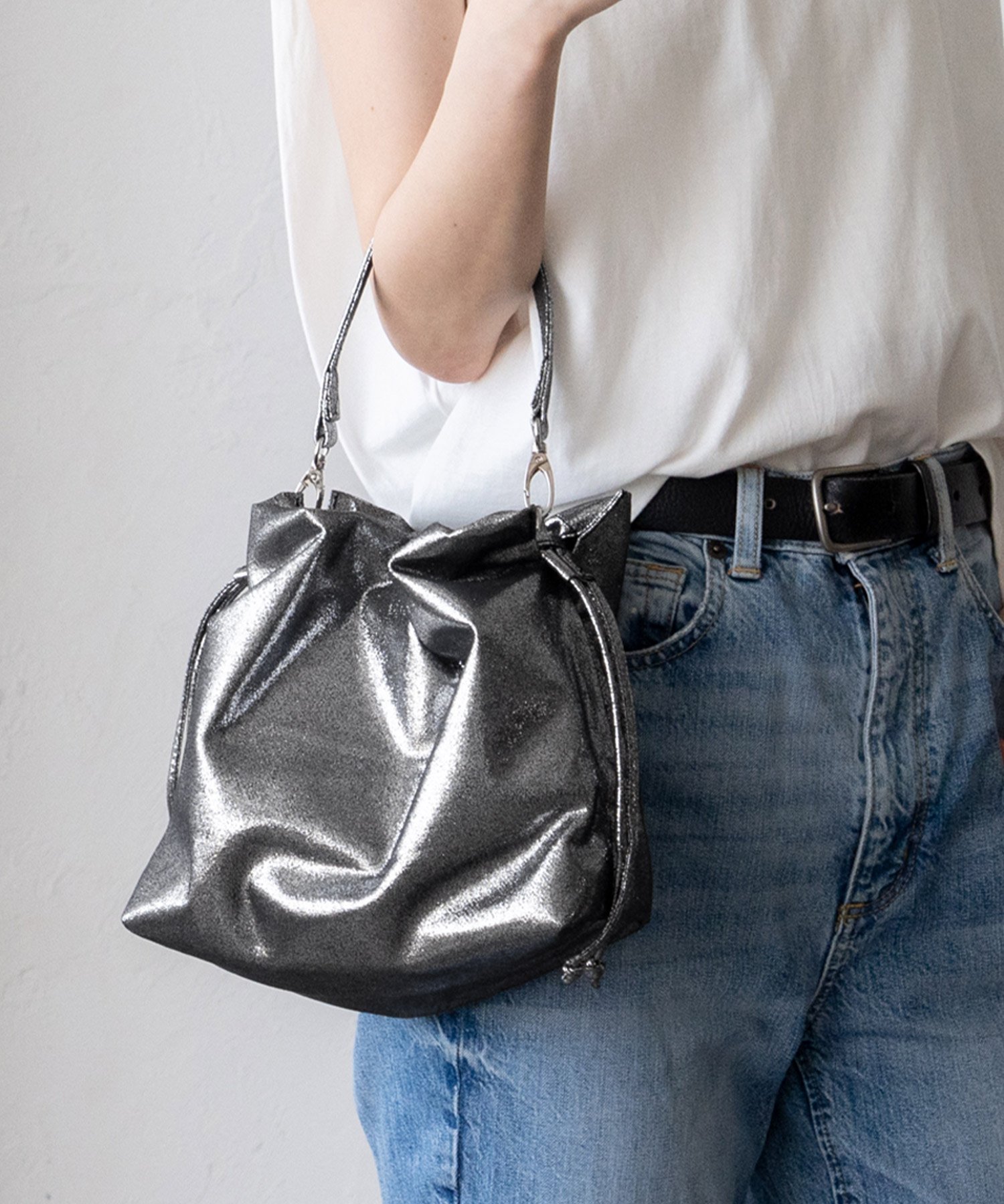 【SALE／40%OFF】aroco メタリック2wayショルダーバッグ レディース 斜め掛け 巾着 ミニバッグ グリッター ヴィータフェリーチェ バッグ ショルダーバッグ シルバー【送料無料】