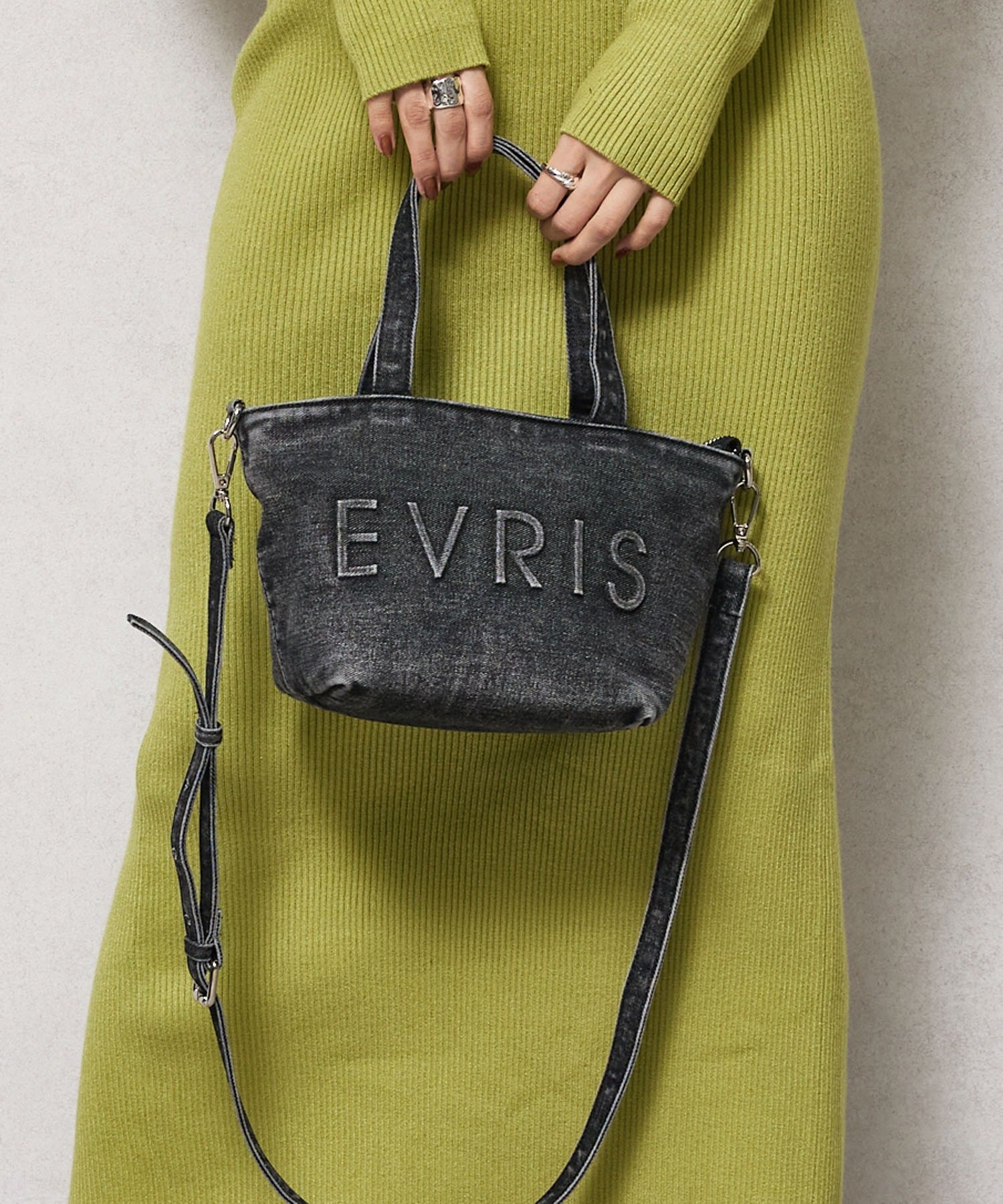 【SALE／10%OFF】EVRIS ロゴエンボス ミニトートバッグ スタイルコード バッグ トートバッグ ブラック【送料無料】