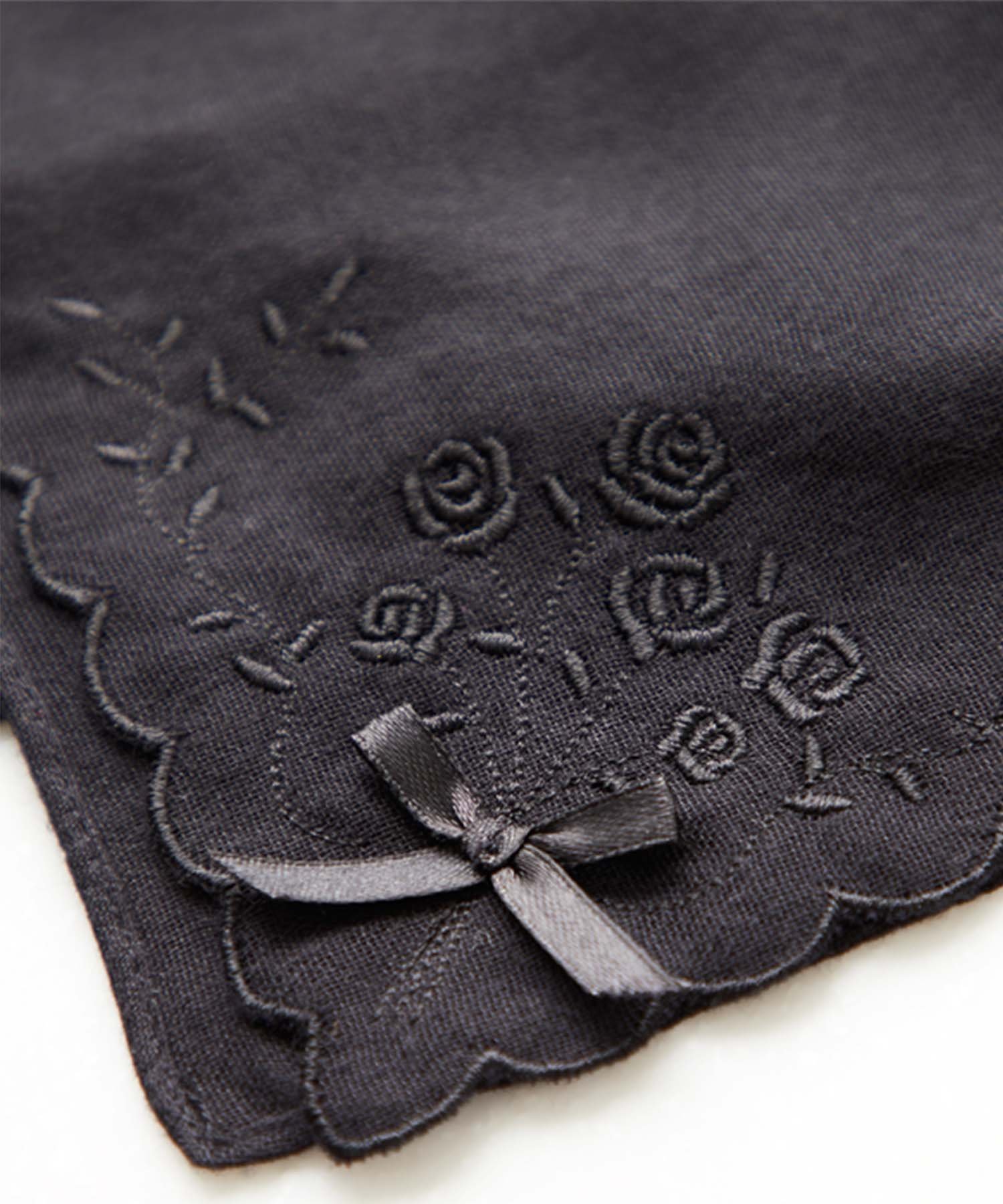 TOKYO SOIR やさしいブーケ刺繍,ガーゼハンカチ ブラックフォーマル プレゼント トウキョウソワール ファッション雑貨 ハンカチ・ハンドタオル ブラック