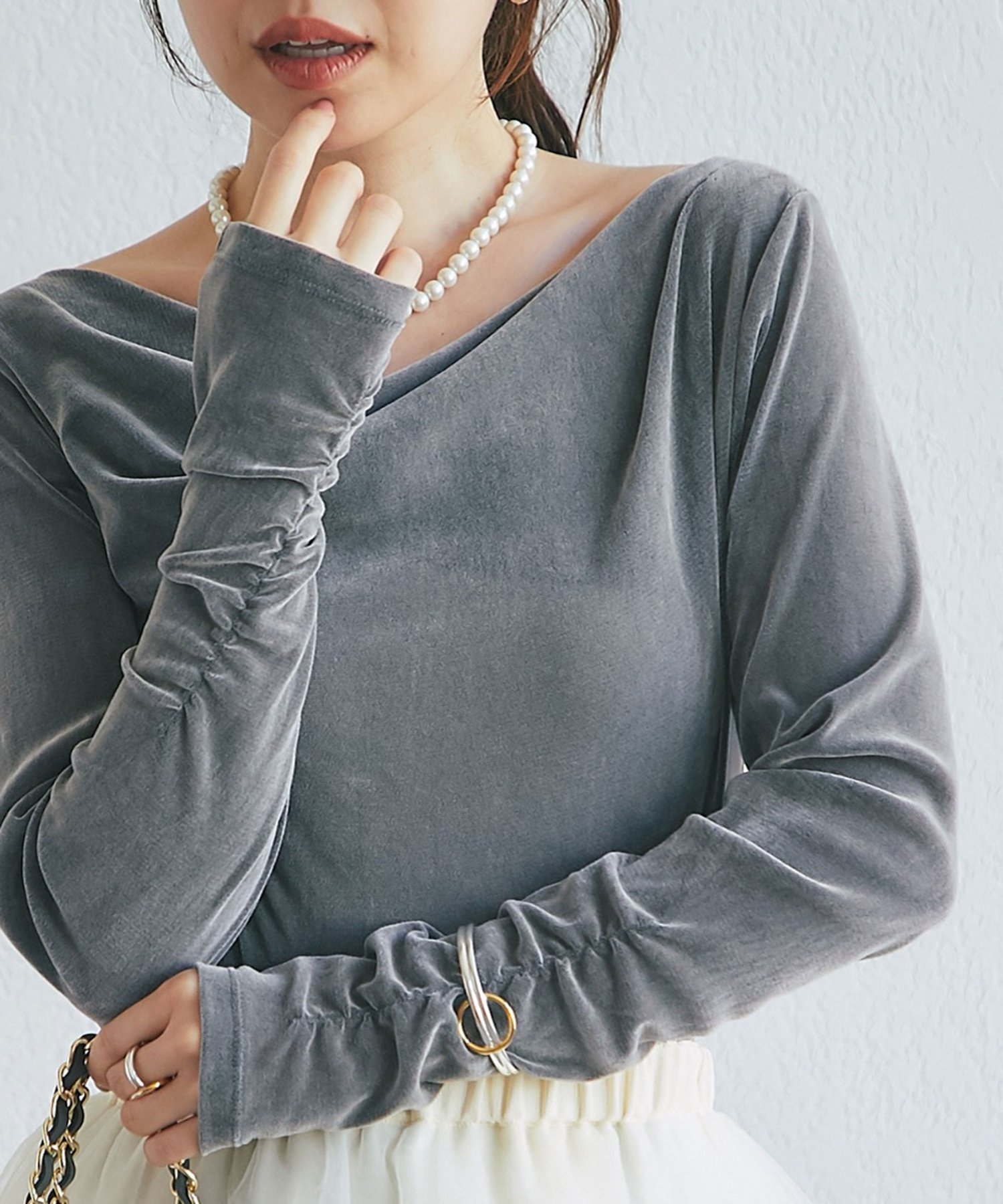 La boutique BonBon 【女っぽニュアンス】フロッキーチュールドレープネックカットソー ラブティックボンボン トップス カットソー・Tシャツ ピンク ホワイト グレー