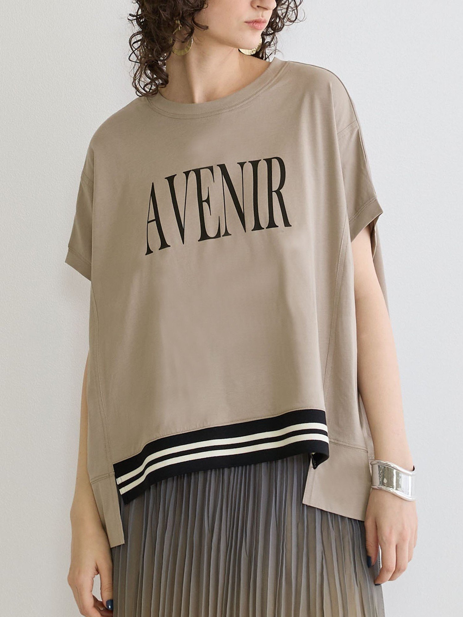 NICOLE white リブ付きプリントTシャツ ニコル クラブ トップス カットソー・Tシャツ ブラック ホワイト ベージュ