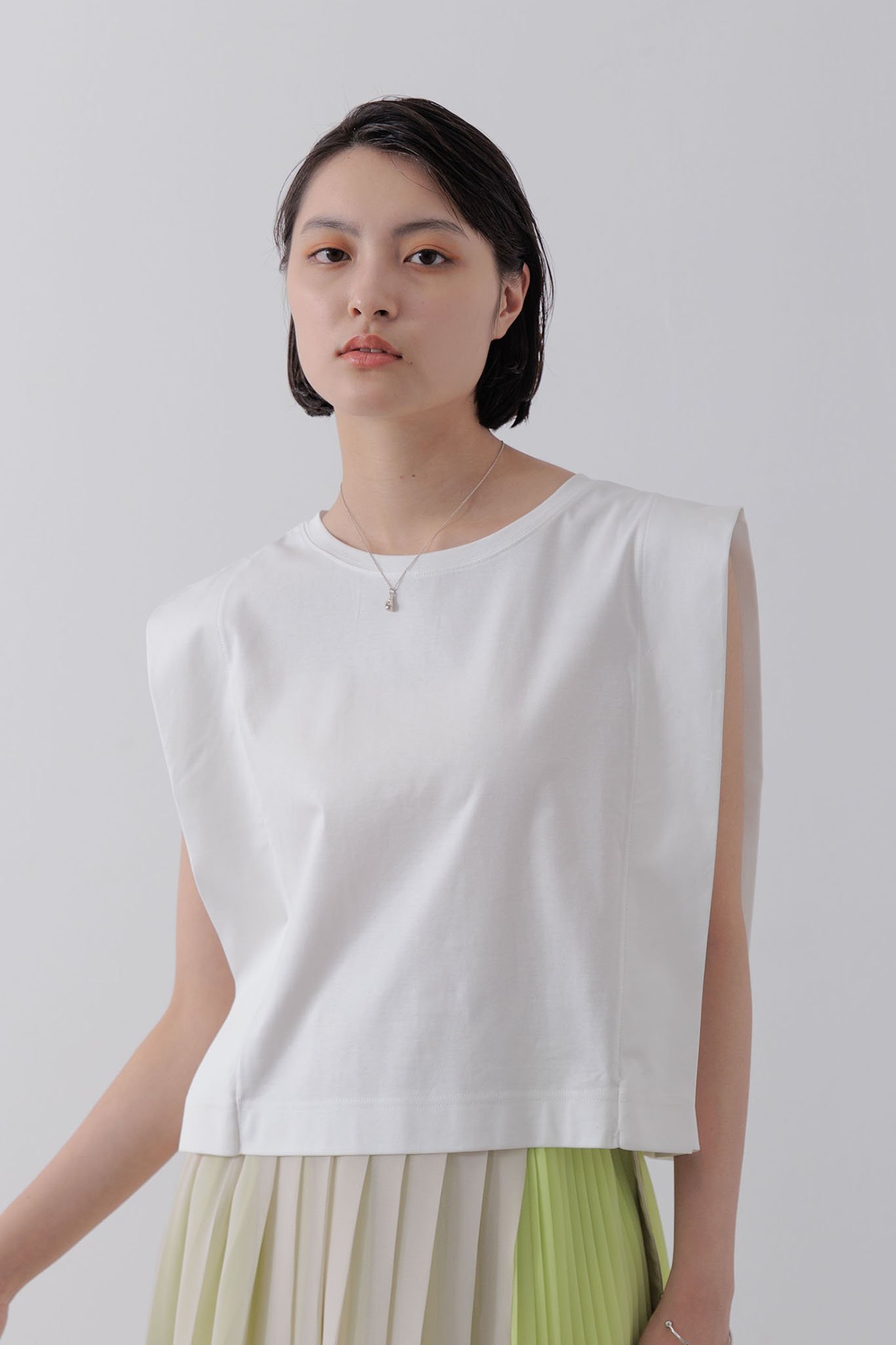 Limue スクエアショルダーカットソー リミュ トップス カットソー・Tシャツ ブラック ホワイト