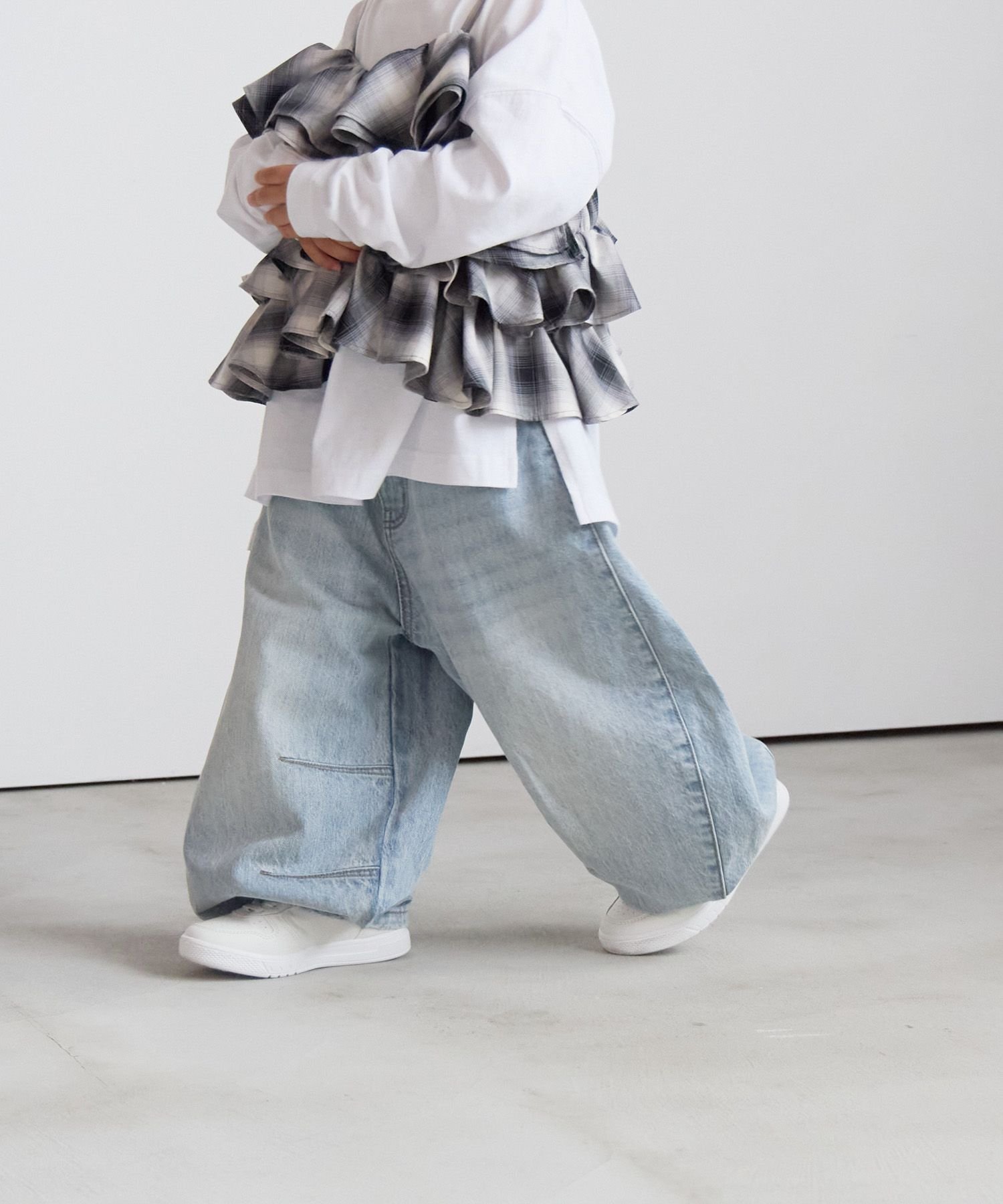 LOWRYS FARM デニムコクーンパンツ ローリーズファーム パンツ ジーンズ・デニムパンツ ブラック ブルー【送料無料】のサムネイル