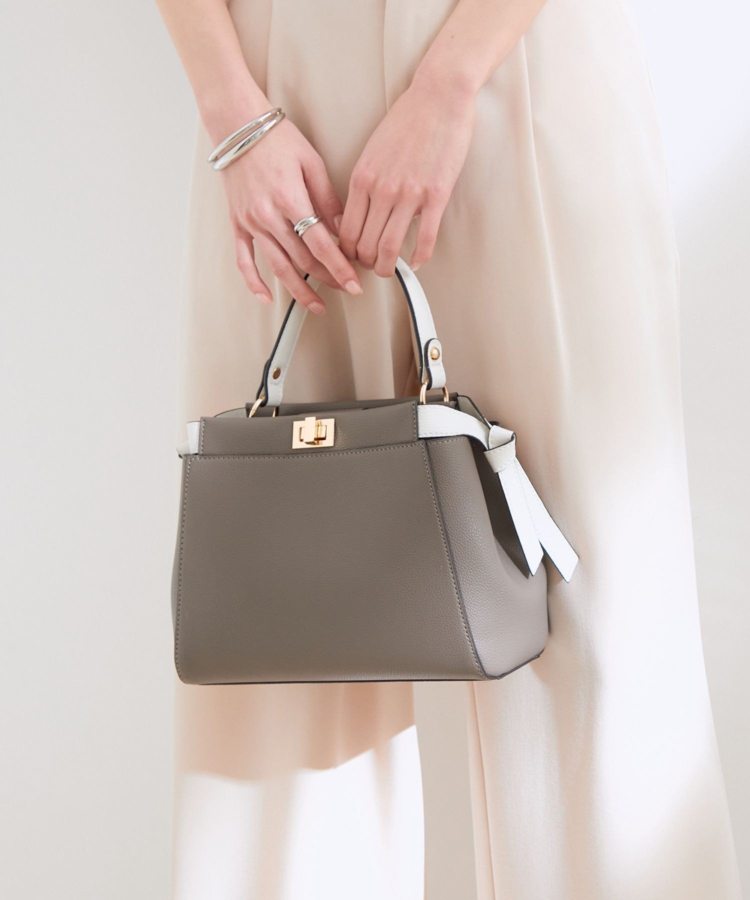 ViS 【新色】【2WAY】ひねり金具サイドタイトートバッグ ビス バッグ ハンドバッグ グレー ホワイト ベージュ【送料無料】のサムネイル