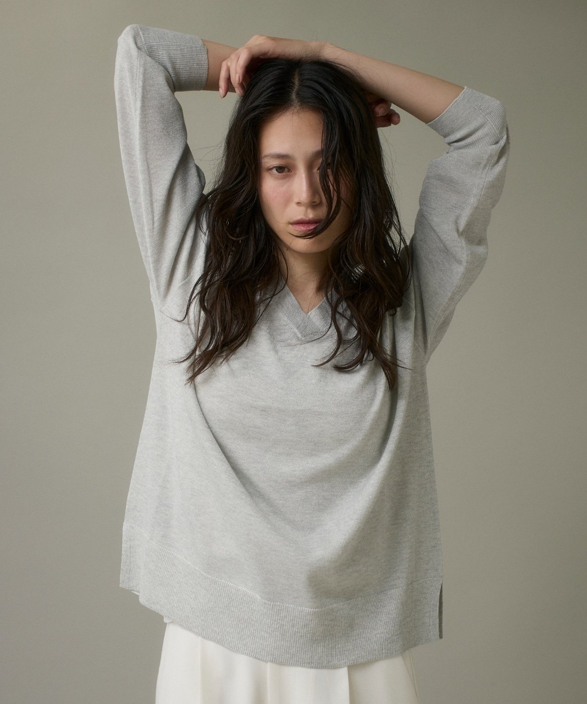 【SALE／60%OFF】I.T.'S. international Vネックラメプルオーバー イッツインターナショナル トップス ニット グレー ネイビー【送料無料】