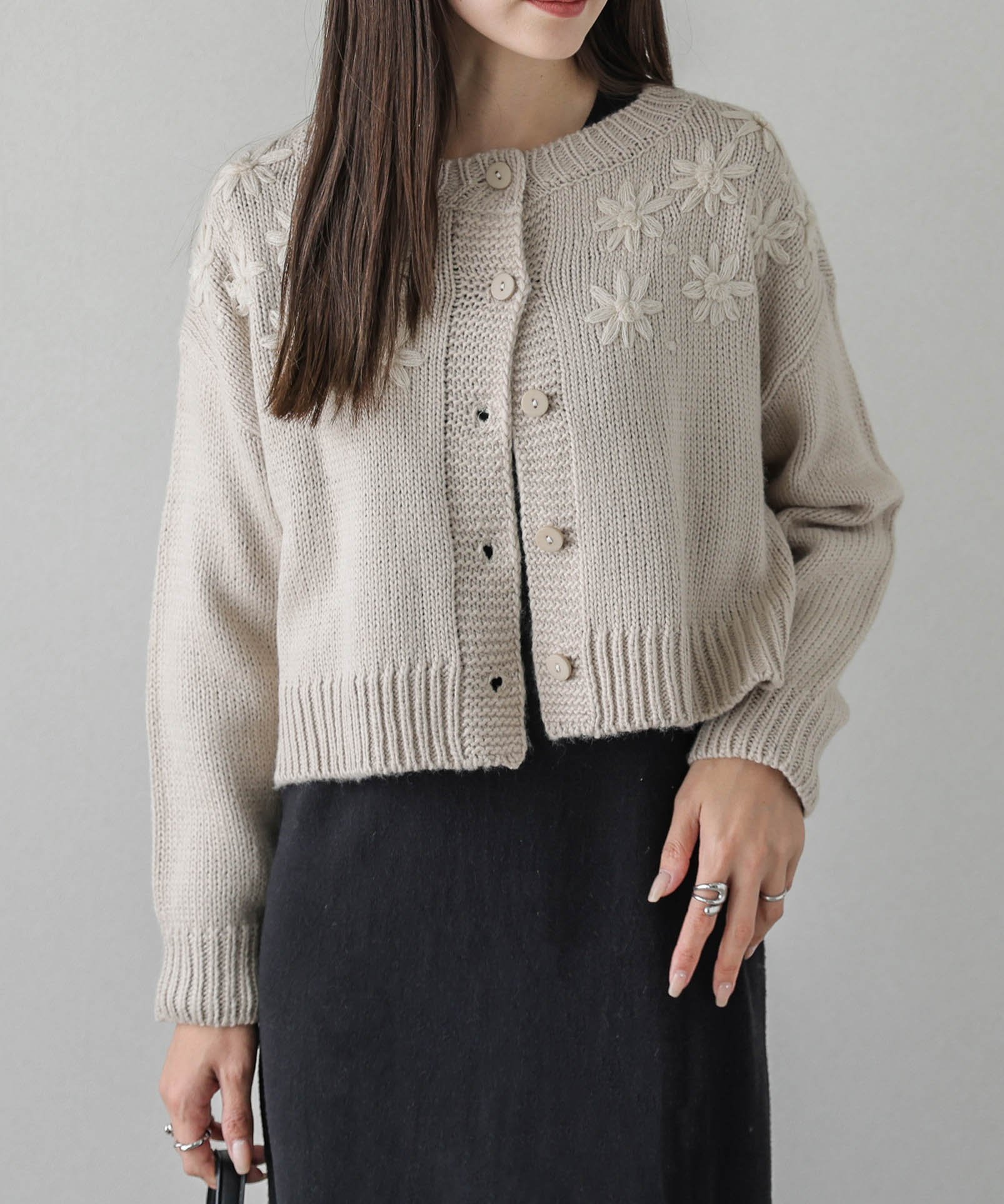 【SALE／47%OFF】La-gemme フラワー刺繍クロップド丈カーディガン ラジュール トップス カーディガン ブラウン ブラック ベージュ【送料無料】のサムネイル