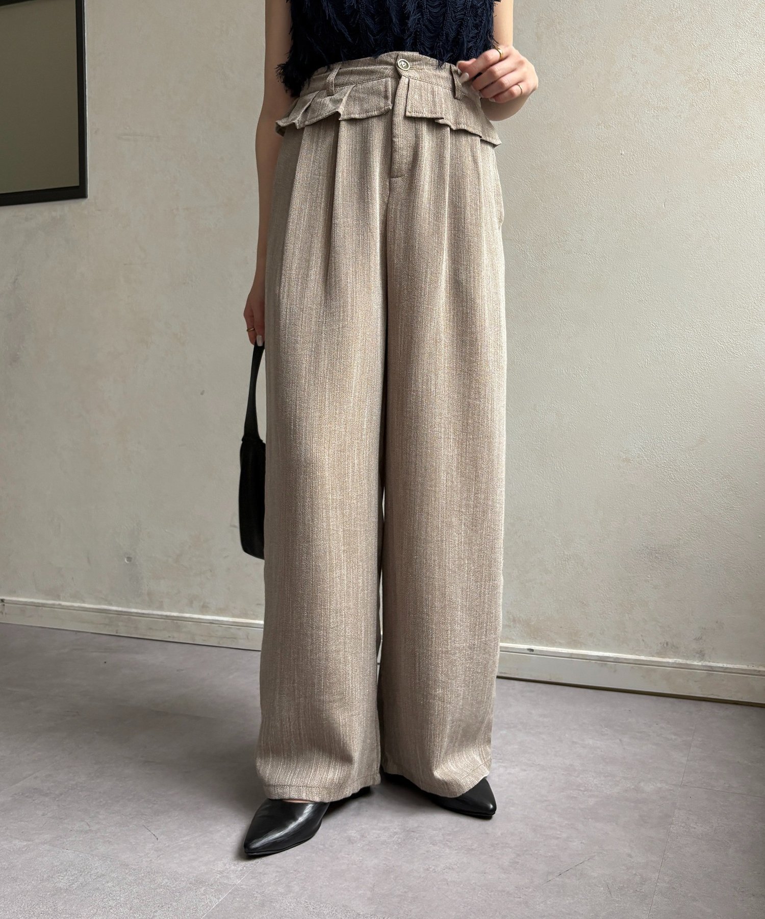 Thevon. ウエストフリルスラックス ゼヴォン パンツ その他のパンツ ベージュ ブラック【送料無料】