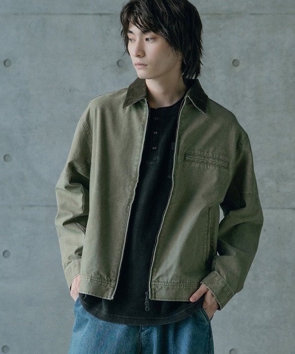 MEN'S BIGI（メンズ ビギ）12ozコットンダックデトロイトジャケット【タフで着回し力抜群！ダック生地デトロイトジャケット】タフな12ozコットンダック生地を使用したデトロイトジャケットです。ワークウエアらしい無骨さと耐久性を備えつつ、程よく洗いをかけることでこなれた風合いに仕上げています。《幅広いスタイルにマッチする万能シルエット》ショート丈のボックスシルエットで、ワークからストリートまで幅広く着回し可能。裏地には中綿や起毛素材を採用し、防寒性も確保した、長く愛用できる一着です。【RattleTrap/ラトルトラップ】時代と共に変化し続けるライフスタイルにおいてリアルに共存することができるタウンウェア。『ワーク』『ミリタリー』『デニム』をベースに素材とディティールにこだわりを持ちながら今を表現。【画像に関するご注意】※画像はサンプルです。仕様が変更になることがありますのであらかじめご了承ください。※商品の色味につきまして、お客様のお使いのPCのモニター環境、設定により実際のカラーと画像の色味が違って見える場合が御座います。予めご了承の上、ご注文下さい。※屋外での撮影画像は光の加減で、実際の商品より明るく見える場合が御座います。商品の色味は生地アップ・スタジオ撮影の画像をご参考下さい。型番：M0554FJM202-22-127 QP0709【採寸】サイズ身幅肩幅着丈袖丈M59.550.56360.75L61.5526562商品のサイズについて【商品詳細】中国製素材：コットン100%　衿部分　コットン100%サイズ：M、L※画面上と実物では多少色具合が異なって見える場合もございます。ご了承ください。商品のカラーについてMEN'S BIGI（メンズ ビギ）12ozコットンダックデトロイトジャケット【タフで着回し力抜群！ダック生地デトロイトジャケット】タフな12ozコットンダック生地を使用したデトロイトジャケットです。ワークウエアらしい無骨さと耐久性を備えつつ、程よく洗いをかけることでこなれた風合いに仕上げています。《幅広いスタイルにマッチする万能シルエット》ショート丈のボックスシルエットで、ワークからストリートまで幅広く着回し可能。裏地には中綿や起毛素材を採用し、防寒性も確保した、長く愛用できる一着です。【RattleTrap/ラトルトラップ】時代と共に変化し続けるライフスタイルにおいてリアルに共存することができるタウンウェア。『ワーク』『ミリタリー』『デニム』をベースに素材とディティールにこだわりを持ちながら今を表現。【画像に関するご注意】※画像はサンプルです。仕様が変更になることがありますのであらかじめご了承ください。※商品の色味につきまして、お客様のお使いのPCのモニター環境、設定により実際のカラーと画像の色味が違って見える場合が御座います。予めご了承の上、ご注文下さい。※屋外での撮影画像は光の加減で、実際の商品より明るく見える場合が御座います。商品の色味は生地アップ・スタジオ撮影の画像をご参考下さい。型番：M0554FJM202-22-127 QP0709【採寸】サイズ身幅肩幅着丈袖丈M59.550.56360.75L61.5526562商品のサイズについて【商品詳細】中国製素材：コットン100%　衿部分　コットン100%サイズ：M、L※画面上と実物では多少色具合が異なって見える場合もございます。ご了承ください。商品のカラーについて