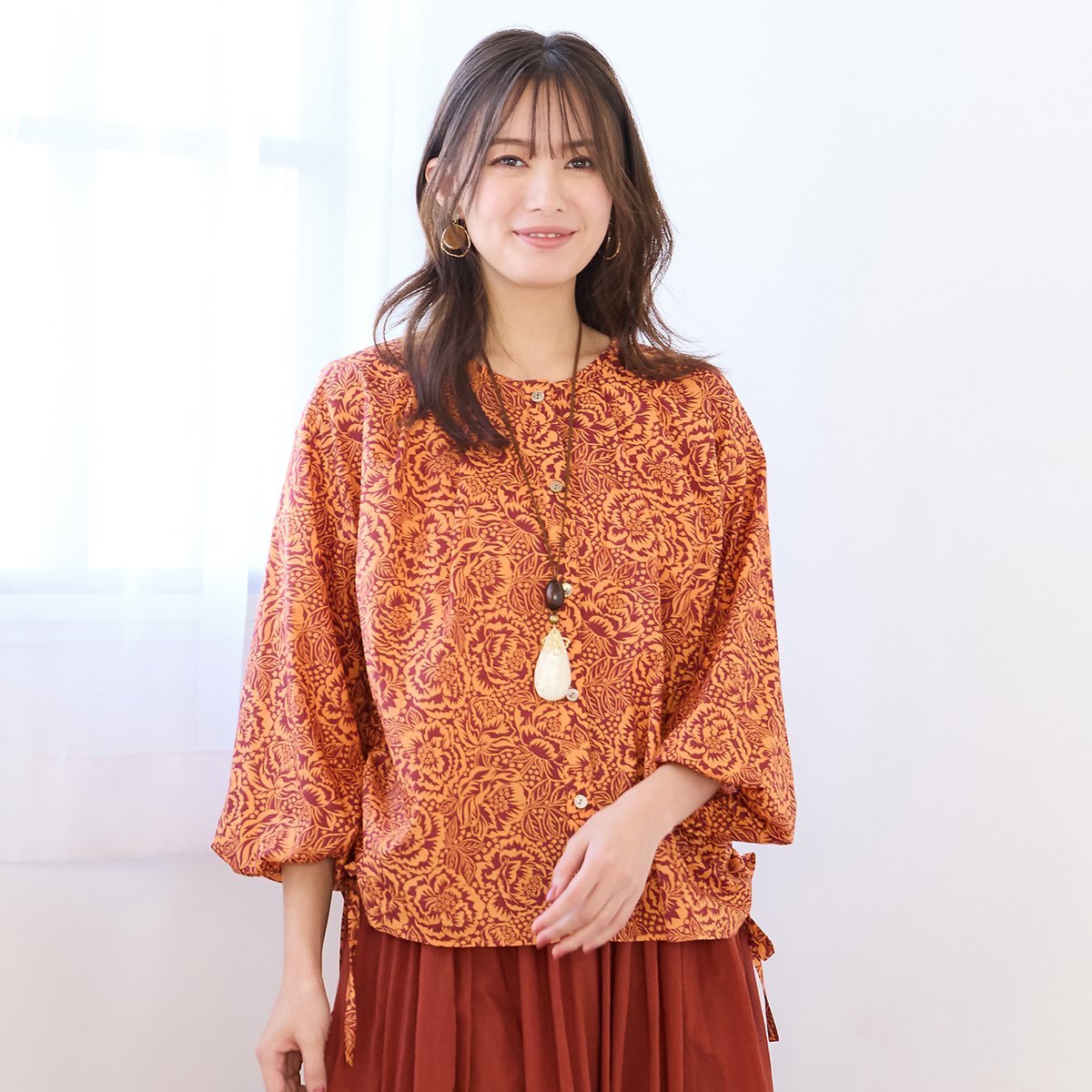 PISANO 【手洗いOK・綿100%・リバティコラボ】サイドドロスト・ラウンドネックブラウス ピサーノ トップス シャツ・ブラウス オレンジ ブラウン