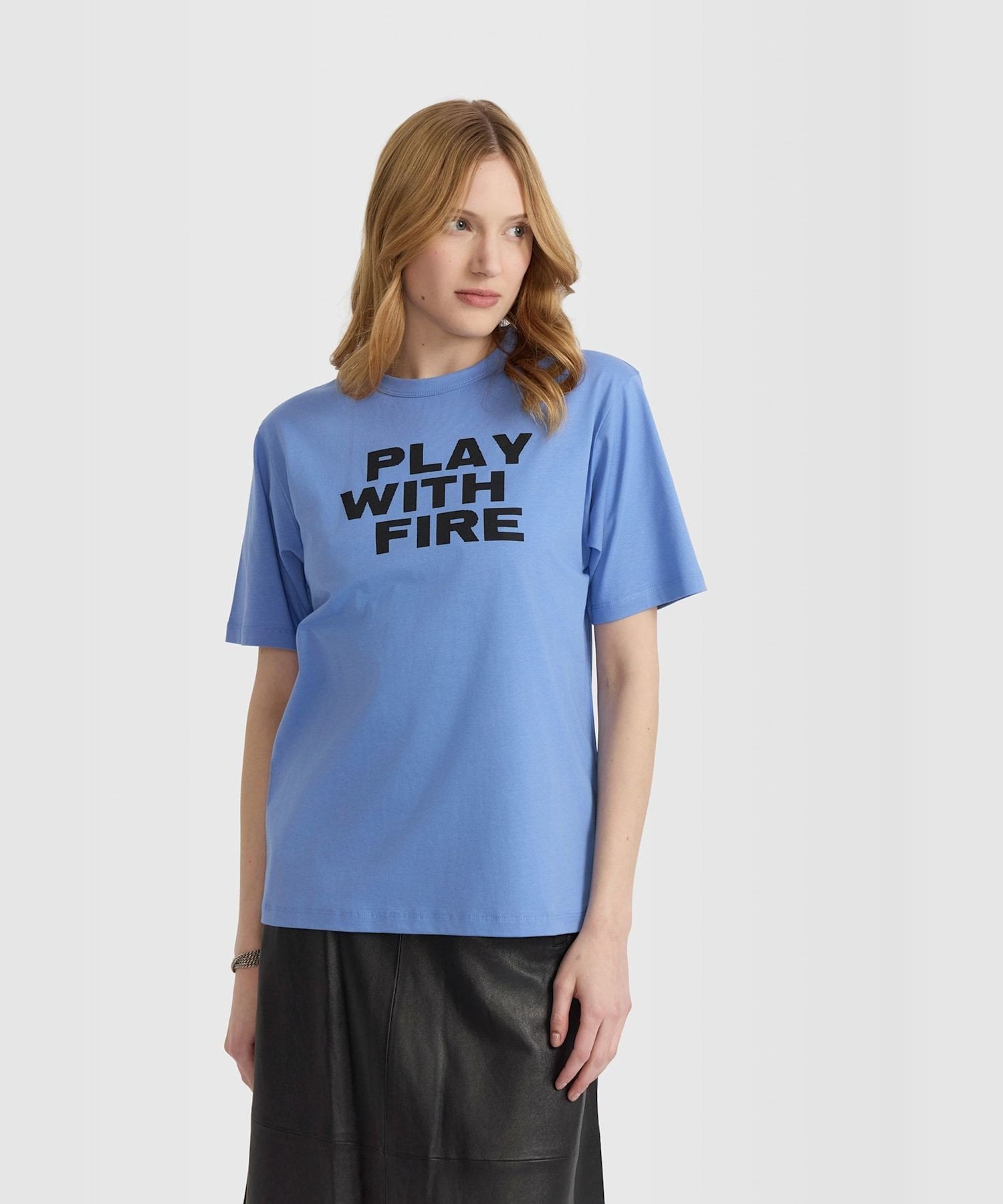 プリント コットン 半袖 Tシャツ "Play with Fire" アニエスベー トップス カットソー・Tシャツ ブルー