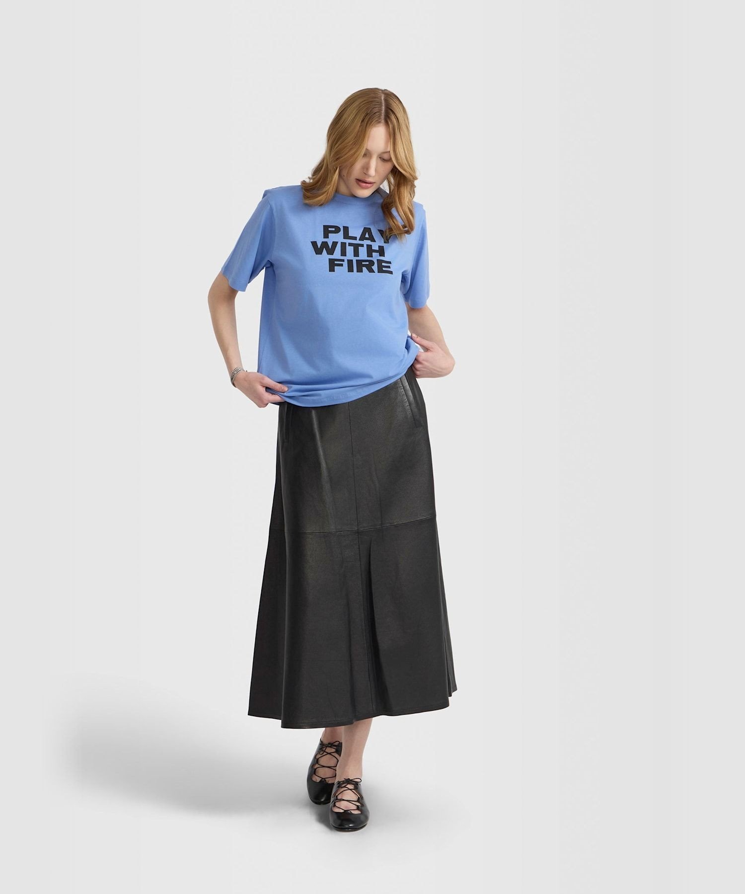 プリント コットン 半袖 Tシャツ "Play with Fire" アニエスベー トップス カットソー・Tシャツ ブルー
