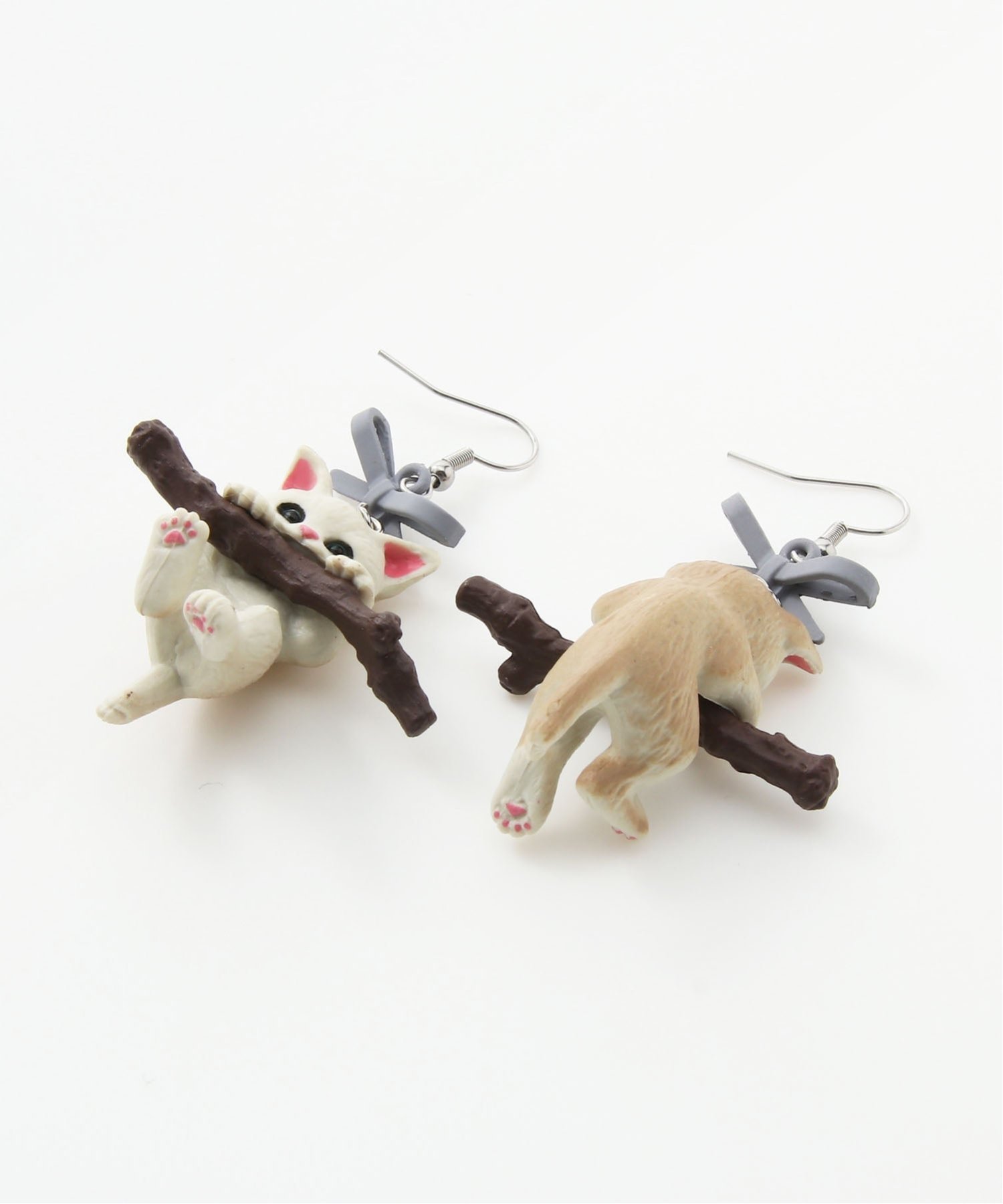 Coo+i/(W)小枝ぶらさがり猫ピアス スレンダー アクセサリー・腕時計 ピアス