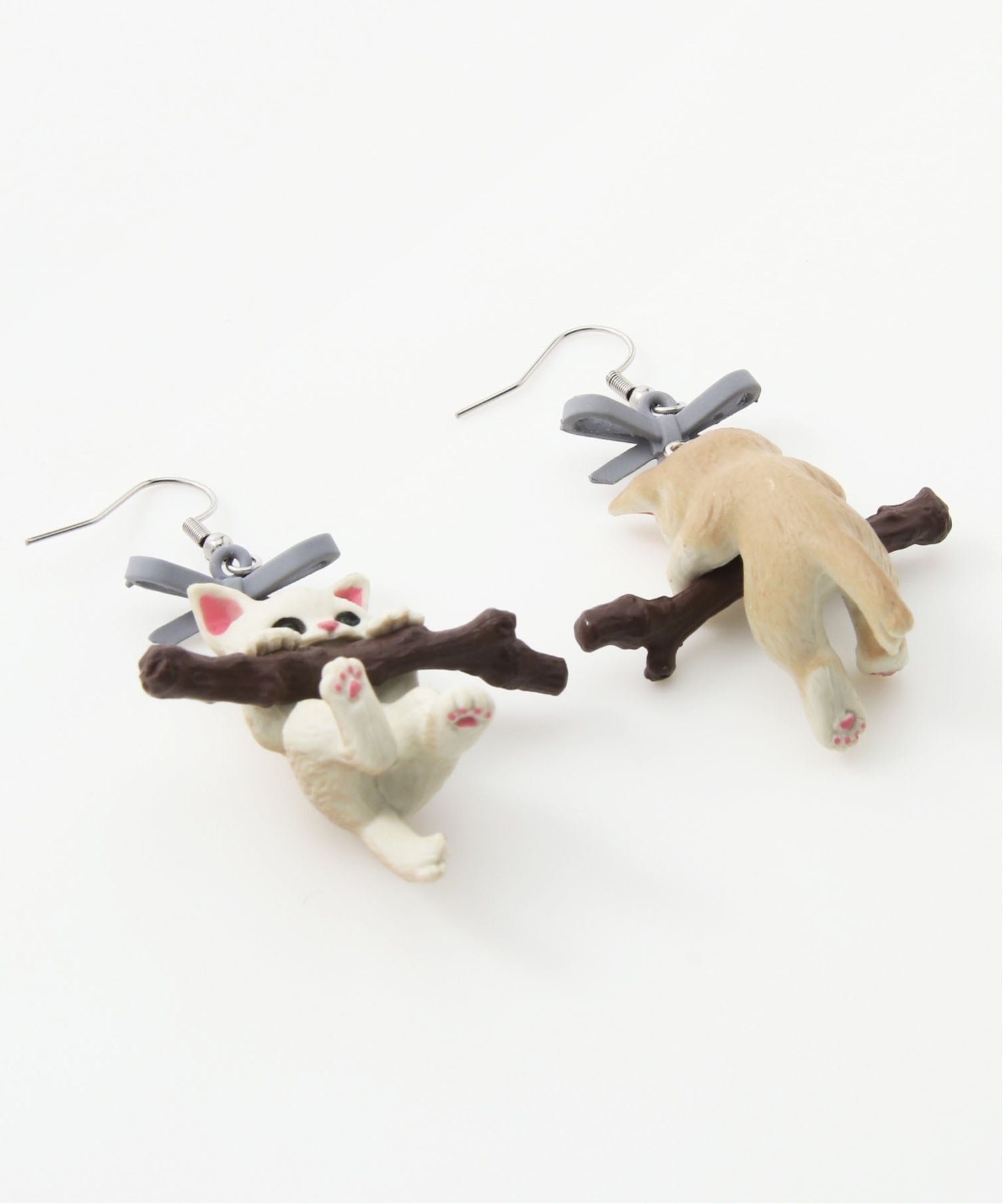 Coo+i/(W)小枝ぶらさがり猫ピアス スレンダー アクセサリー・腕時計 ピアス