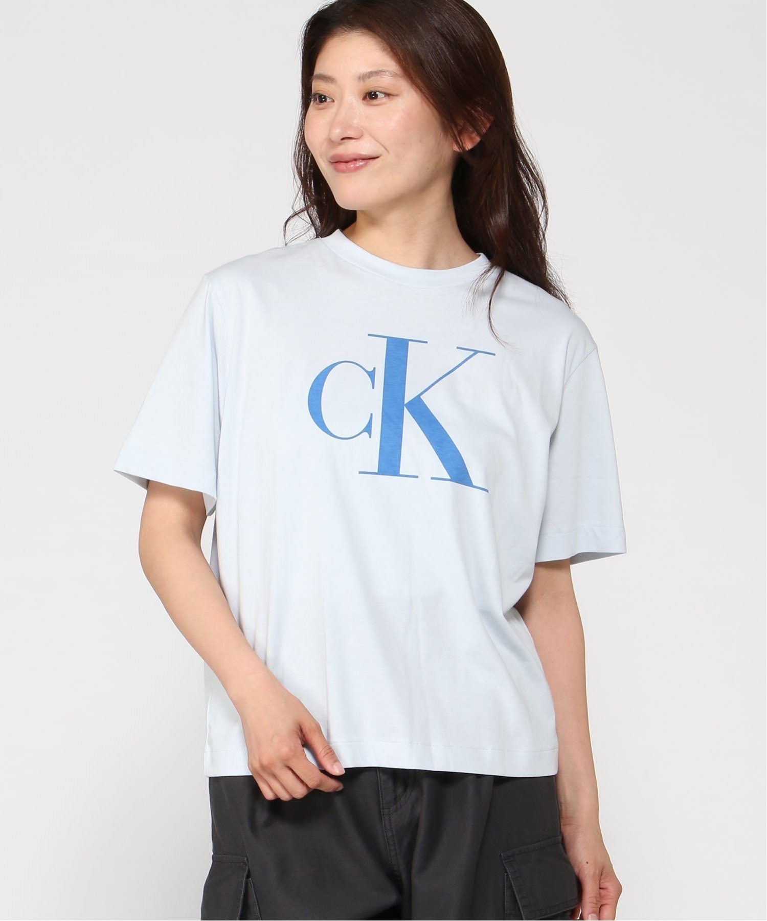 (W)【公式ショップ】 カルバンクライン CK ロゴ ボクシーTシャツ Calvin Klein Jeans 47A227G カルバン・クライン トップス カットソー・Tシャツ ブラック ホワイト ブルー