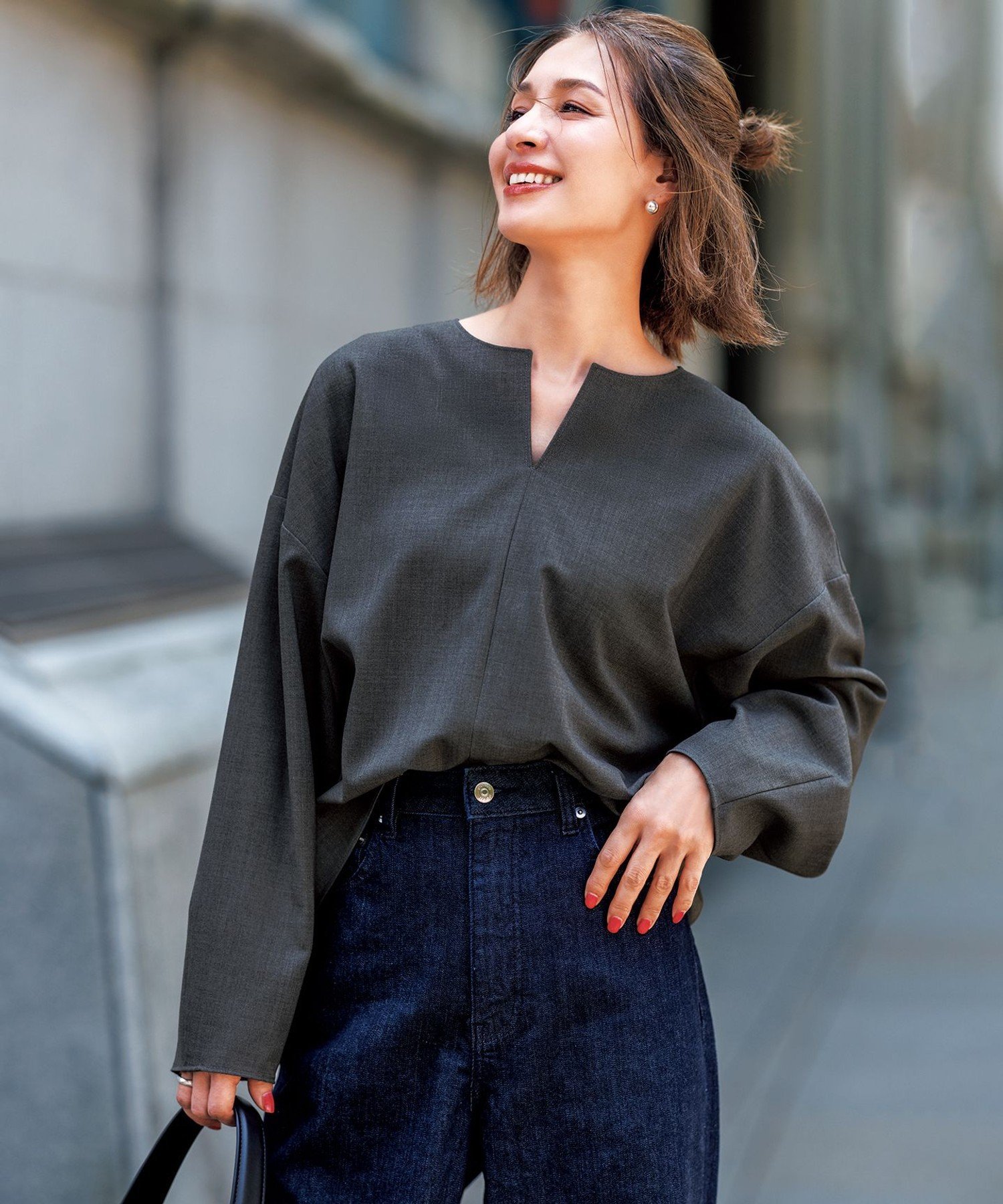 UNFILO 【洗える/シワになりにくい】マイビューティ キーネックブラウス アンフィーロ トップス シャツ・ブラウス ブラック グレー ブラウン ベージュ【送料無料】のサムネイル