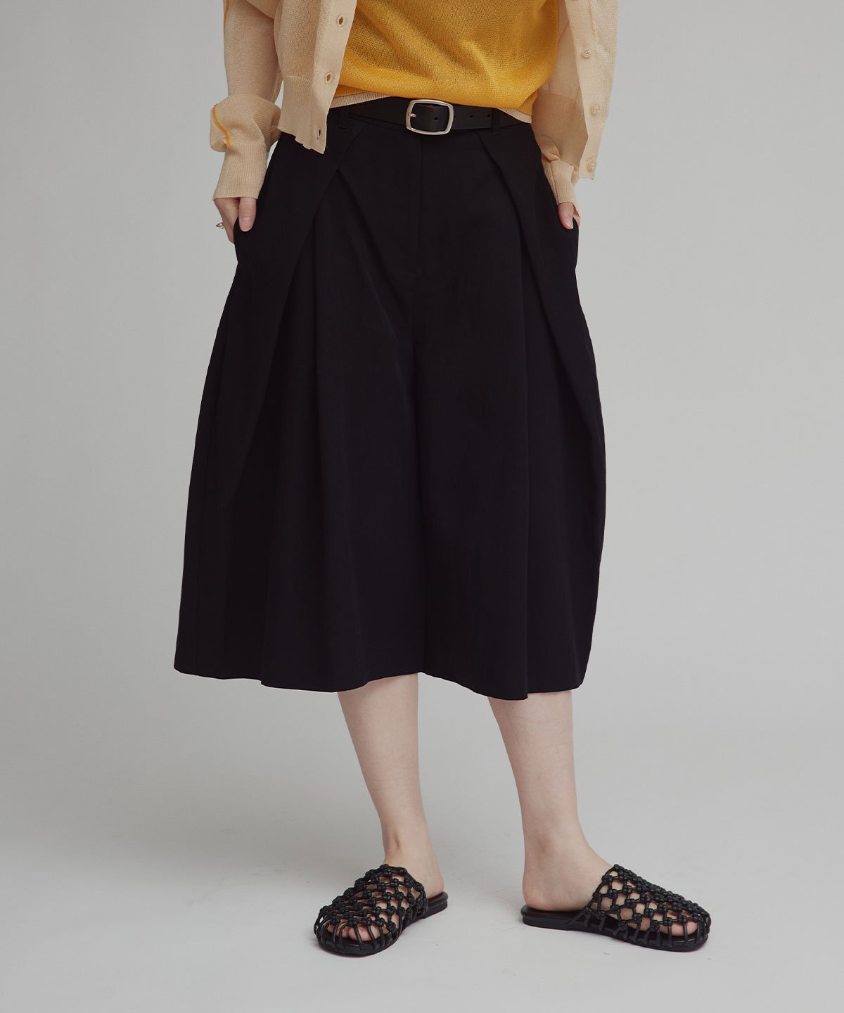 W:Huku ドライタッチツイルスラックスバミューダパンツ フーク パンツ スラックス・ドレスパンツ ブラック ベージュ