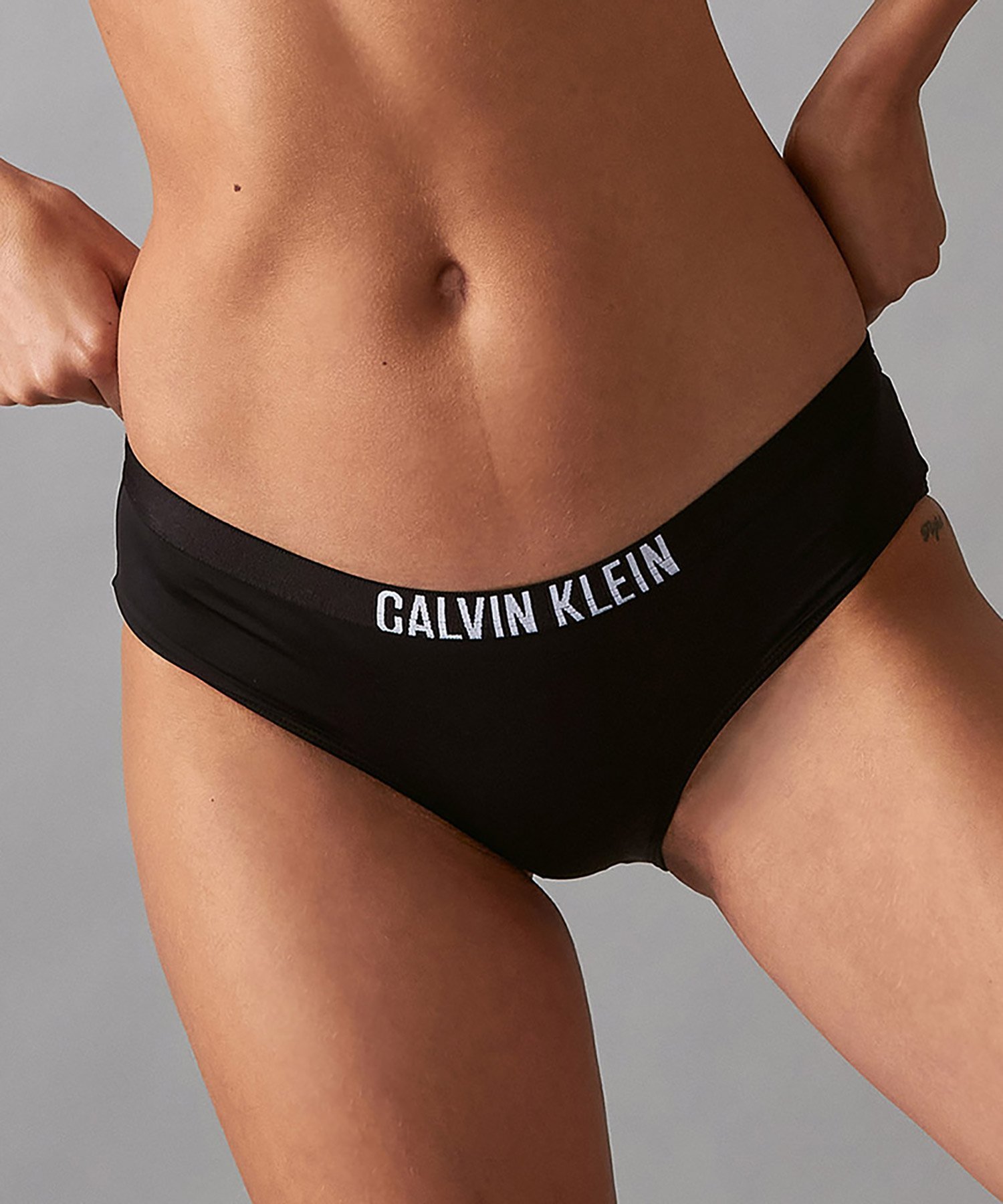 カルバン・クライン Calvin Klein Underwear (W)【公式ショップ】 カルバンクライン INTENSE POWER ヒップスターショーツ Calvin Klein Underwear QF7793AD カルバン・クライン インナー・ルームウェア ショーツ ブラック ブルー【送料無料】