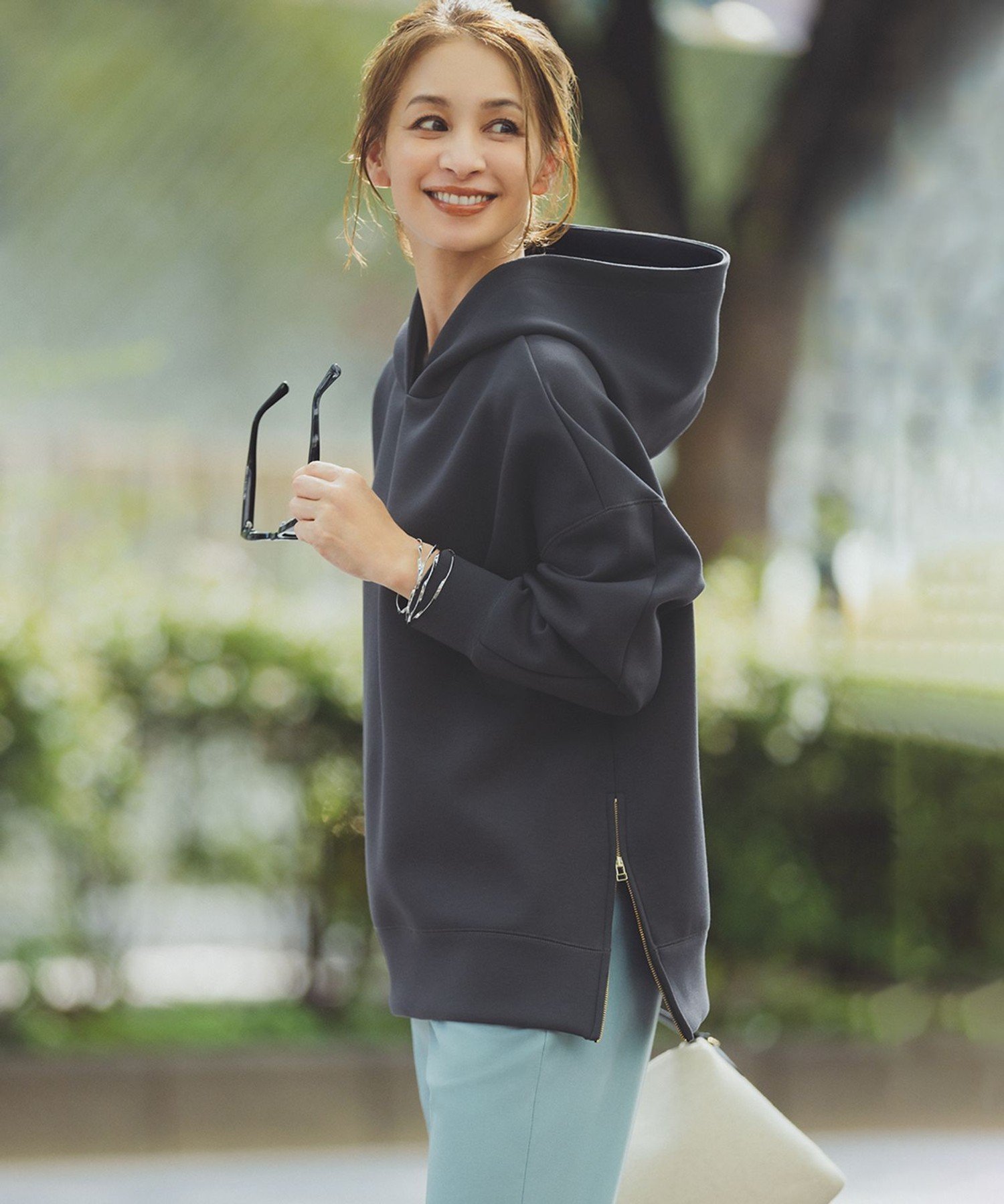 UNFILO 【軽量/ストレッチ】BEAUTY FORM JERSEY サイドZIP フーディ アンフィーロ トップス パーカー・フーディー グレー ブラウン ホワイト ピンク ブラック【送料無料】のサムネイル