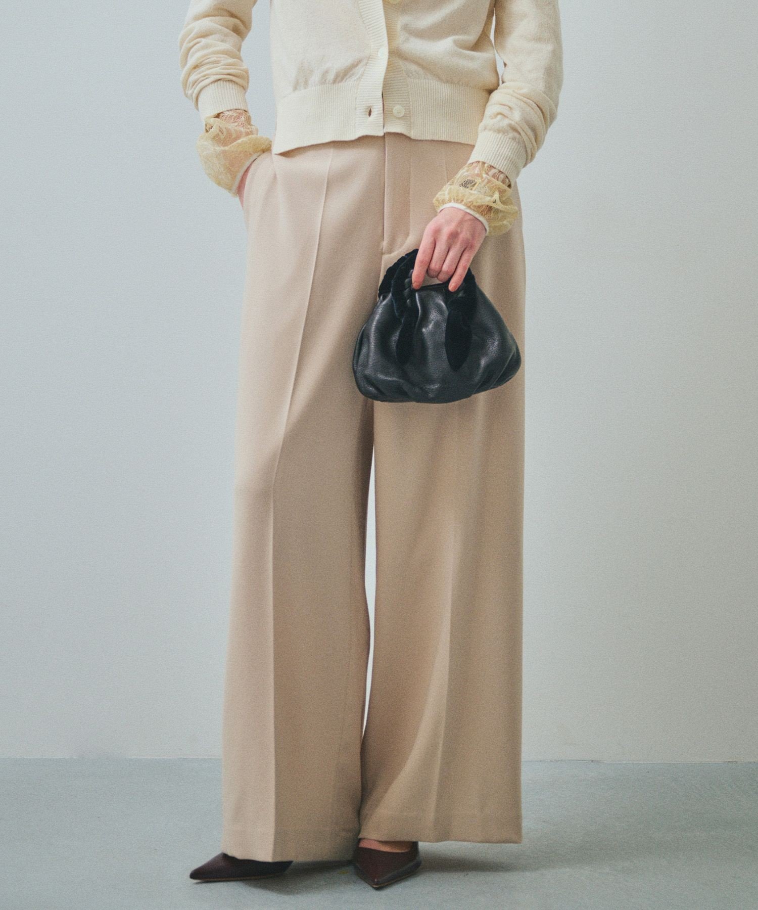 REALM 【一部店舗限定】【REALM(レルム)】BACK ELASTIC PANTS｜スラックス ロペ パンツ スラックス・ドレスパンツ ベージュ ネイビー