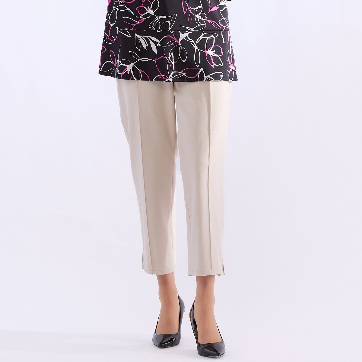 Liliane Burty 【L~4L】接触冷感 裾レース配色パンツ リリアンビューティ パンツ その他のパンツ ベージュ ブラック ホワイト