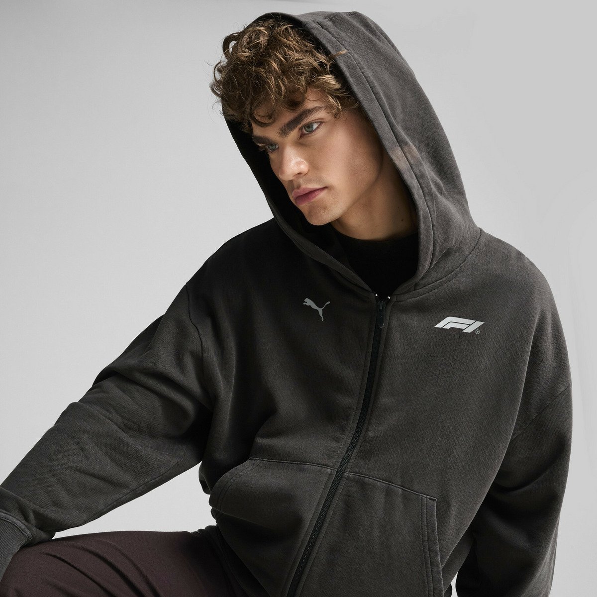 【SALE／54%OFF】PUMA メンズ F1 グラフィック フルジップ フーディ プーマ ジャケット・アウター ナイロンジャケット ブラック【送料無料】