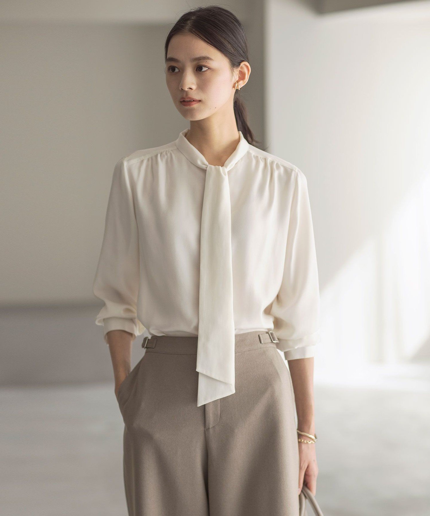 J.PRESS 【洗える】ピーチサテン ボウタイ ブラウス ジェイプレス トップス シャツ・ブラウス ホワイト グレー【送料無料】のサムネイル