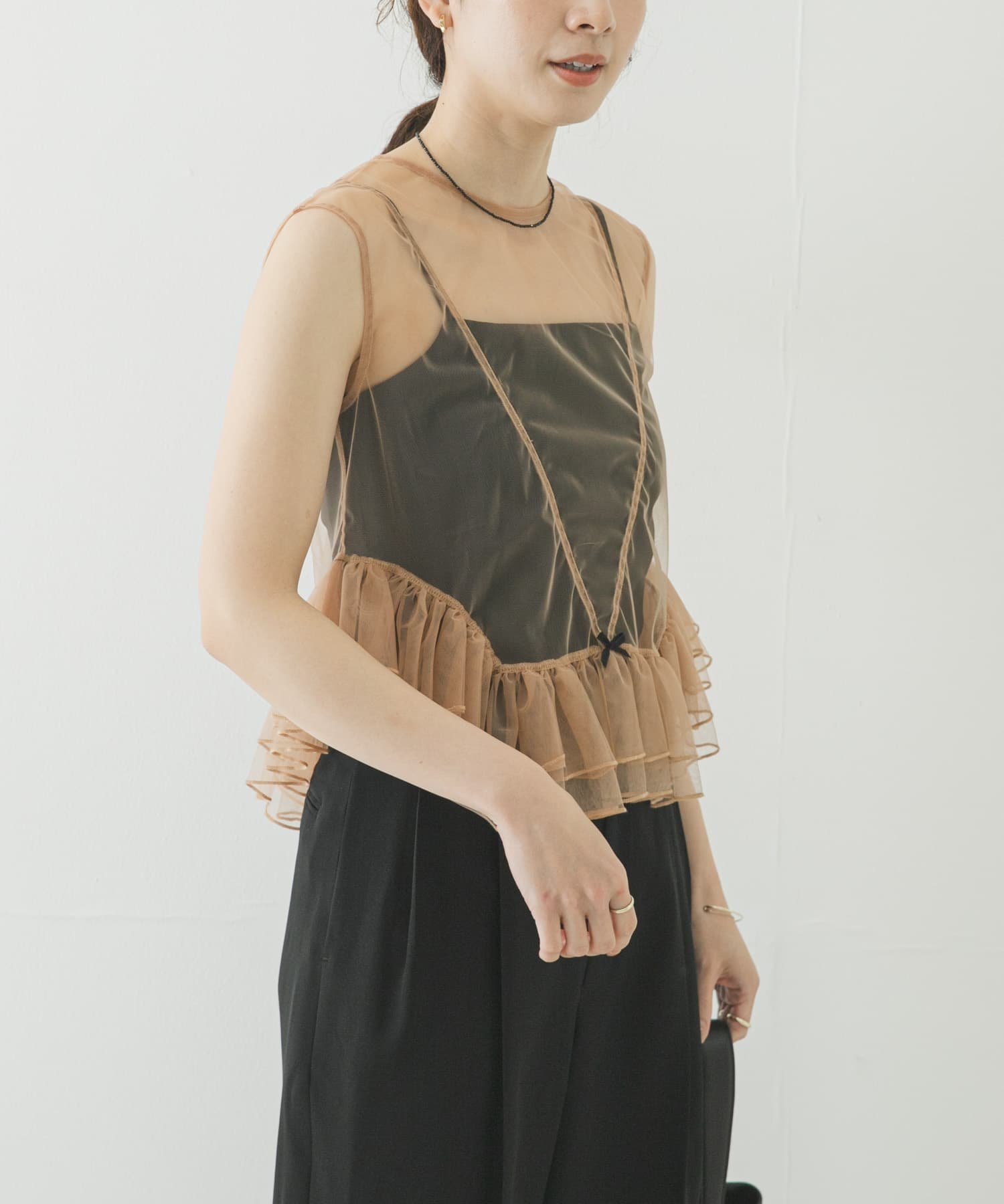 ESTHE TULLE PEPLUM RUFFLE TOP アーバンリサーチ トップス シャツ・ブラウス ベージュ