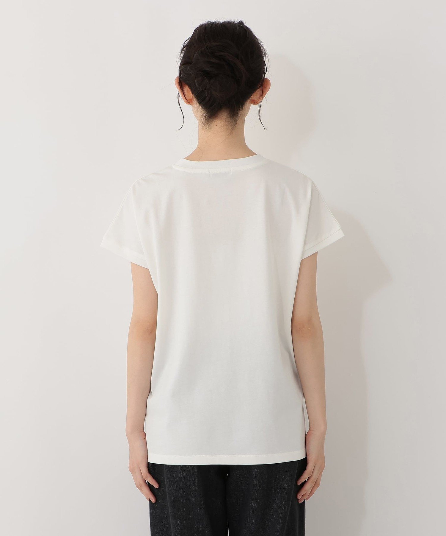 フラワー刺繍フレンチスリーブTシャツ アフタヌーンティー・リビング トップス カットソー・Tシャツ ホワイト