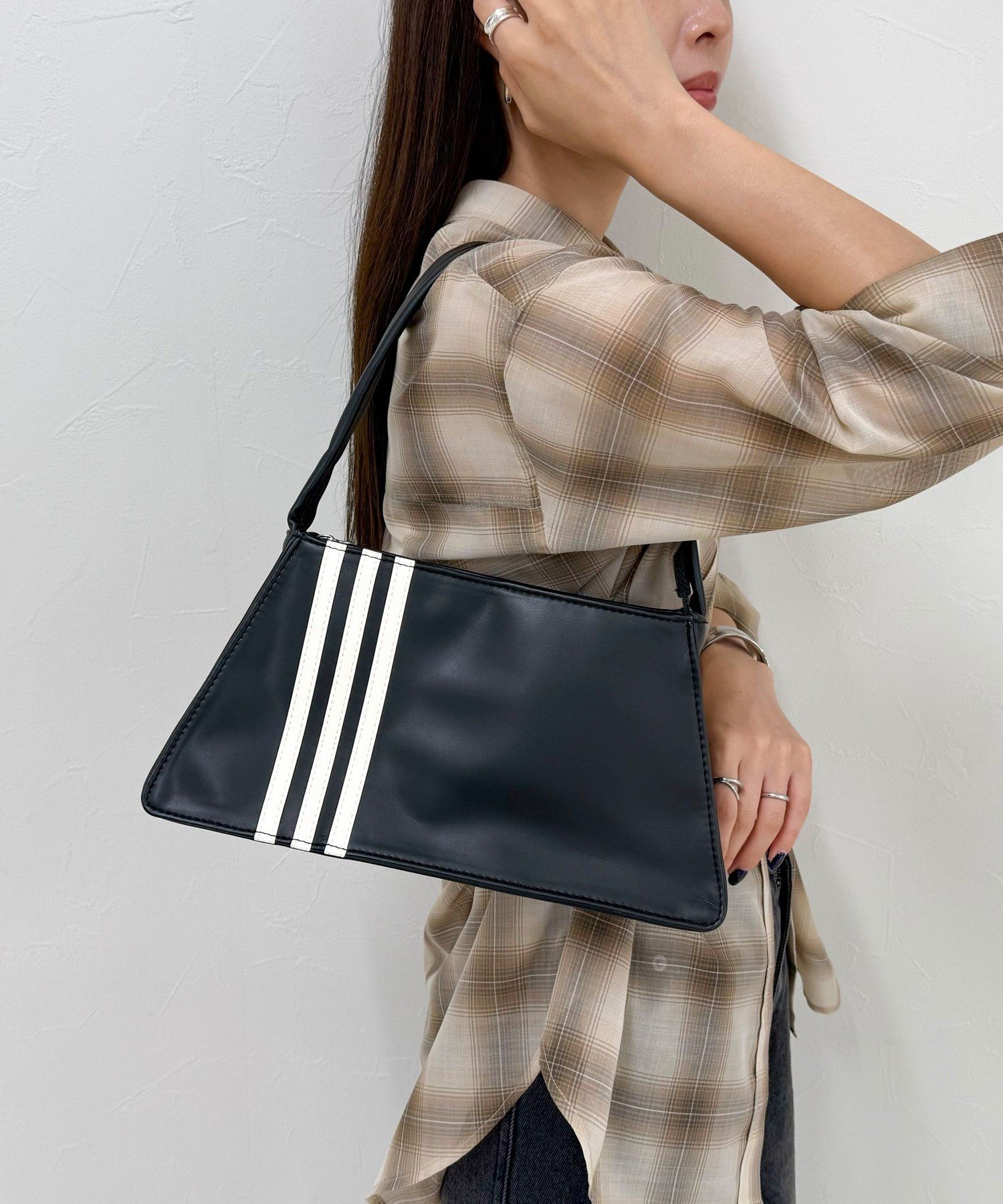 fredy emue 【adidas/アディダス】 エンボスグラフィック台形バッグ フレディ アンド グロスター バッ..