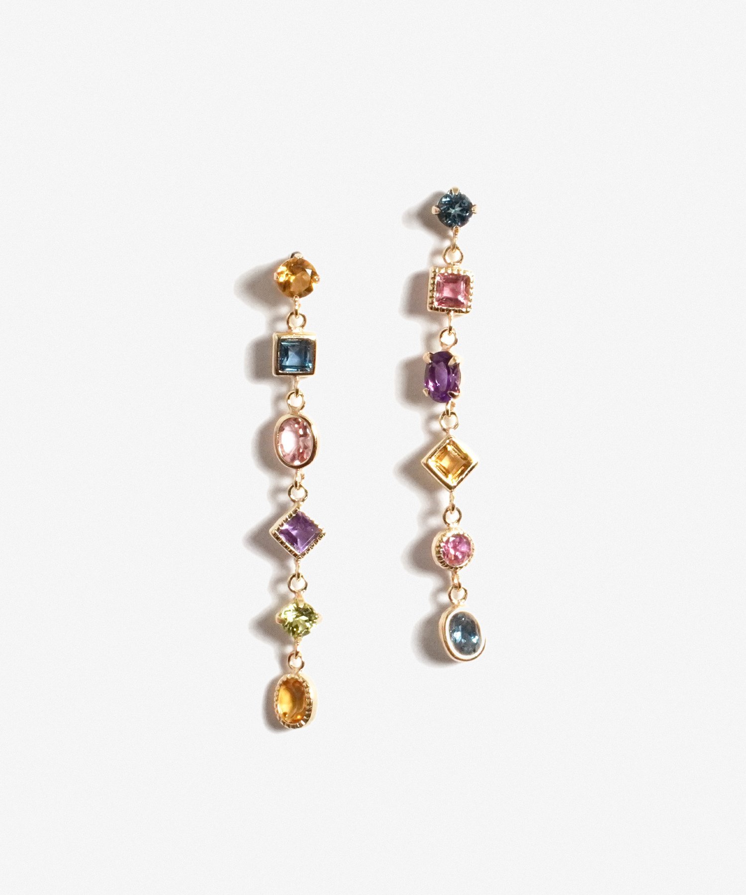 WISP JEWELRY（ウィスプジュエリー）K10YGピアス(FPRPS50004)心躍るマルチカラーのアシンメトリーピアス。ポップなカラーの組み合わせが可愛くて見入っちゃう！型番：50004-001-F MP7730【採寸】縦約3.5cm×横約0.4cm商品のサイズについて【商品詳細】日本素材：K10イエローゴールドアメシスト、ペリドット、ピンクトルマリン、シトリン、ロンドンブルートパーズサイズ：F※画面上と実物では多少色具合が異なって見える場合もございます。ご了承ください。商品のカラーについて 【予約商品について】 ※「先行予約販売中」「予約販売中」をご注文の際は予約商品についてをご確認ください。■重要なお知らせ※ 当店では、ギフト配送サービス及びラッピングサービスを行っておりません。ラッピング・ギフト配送について同時に複数の商品を注文された場合メーカー希望小売価格についてご利用ガイドWISP JEWELRY（ウィスプジュエリー）K10YGピアス(FPRPS50004)心躍るマルチカラーのアシンメトリーピアス。ポップなカラーの組み合わせが可愛くて見入っちゃう！型番：50004-001-F MP7730【採寸】縦約3.5cm×横約0.4cm商品のサイズについて【商品詳細】日本素材：K10イエローゴールドアメシスト、ペリドット、ピンクトルマリン、シトリン、ロンドンブルートパーズサイズ：F※画面上と実物では多少色具合が異なって見える場合もございます。ご了承ください。商品のカラーについて