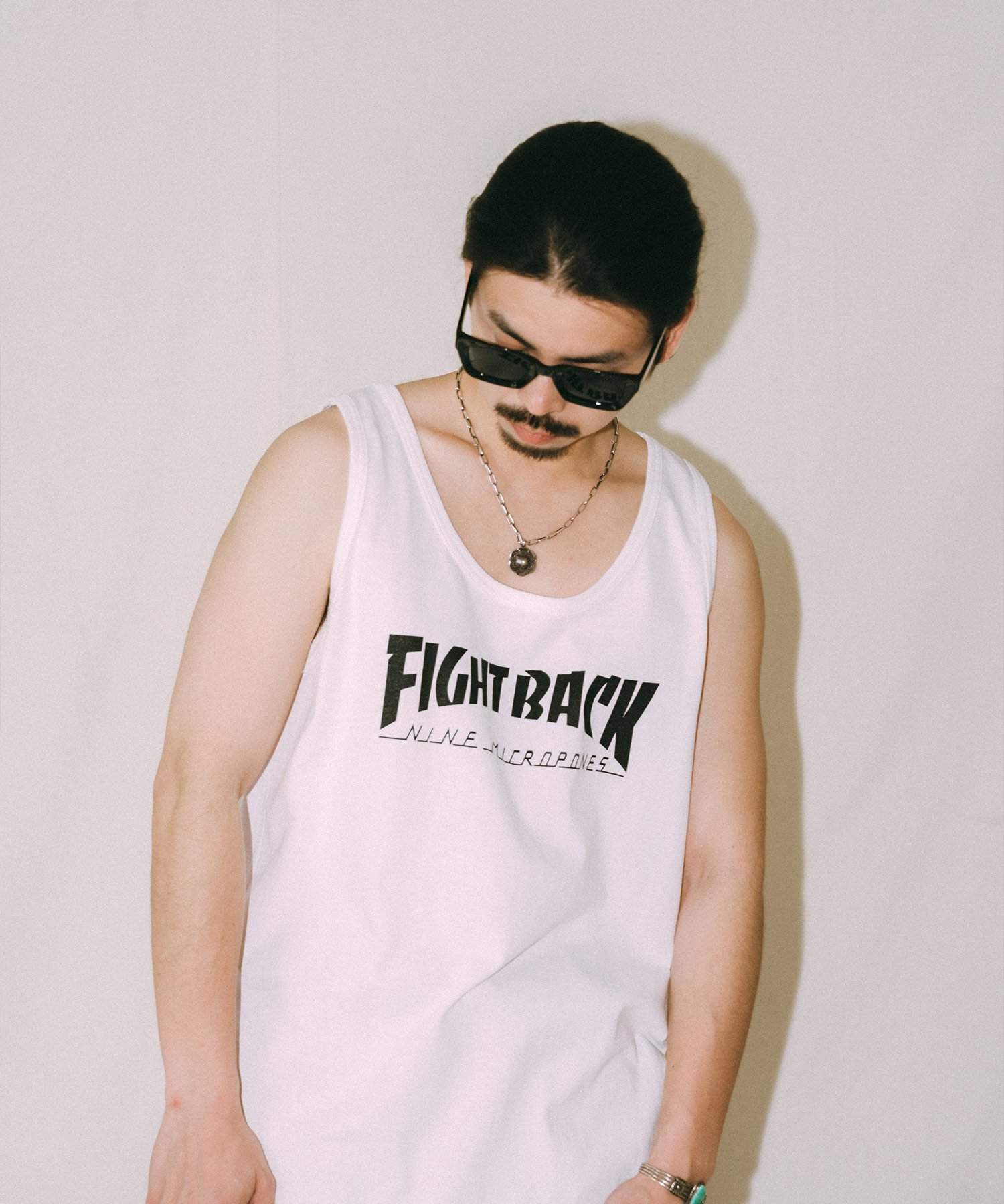 【SALE／40%OFF】NineMicrophones TANK TOP-FIGHT BACK- サブサエティ トップス ノースリーブ・タンクトップ ブラック ホワイト