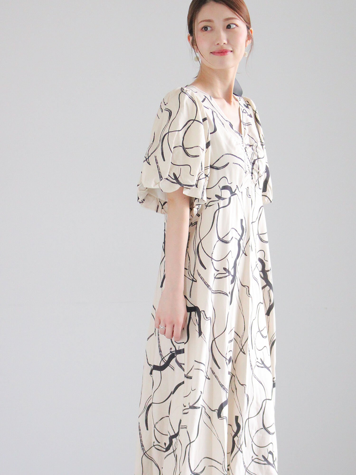 【SALE/60%OFF】Te chichi 【松井愛莉着用】バルーンスリーブVネックワンピース テチチ ワンピース・ドレス ワンピース ホワイト グリーン ブラック【送料無料】