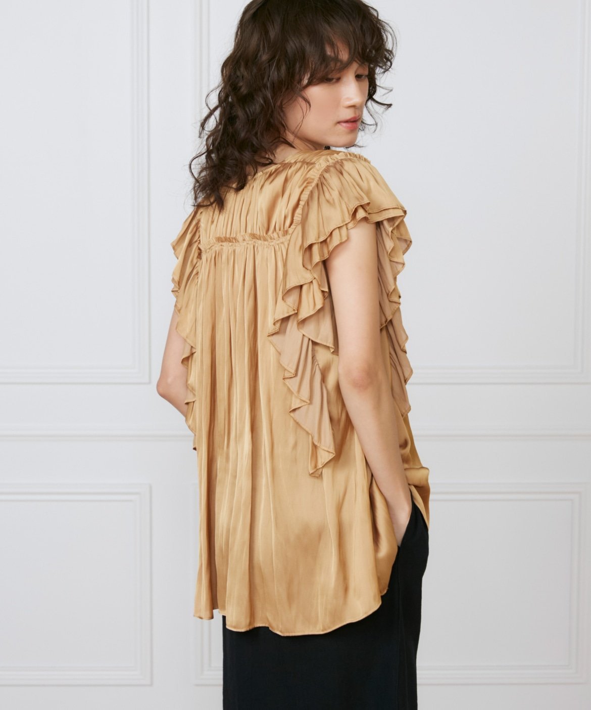 INED 《大きいサイズ》フラッタースリーブブラウス 《la veille by SUPERIOR CLOSET》 イネド トップス シャツ・ブラウス ブラック