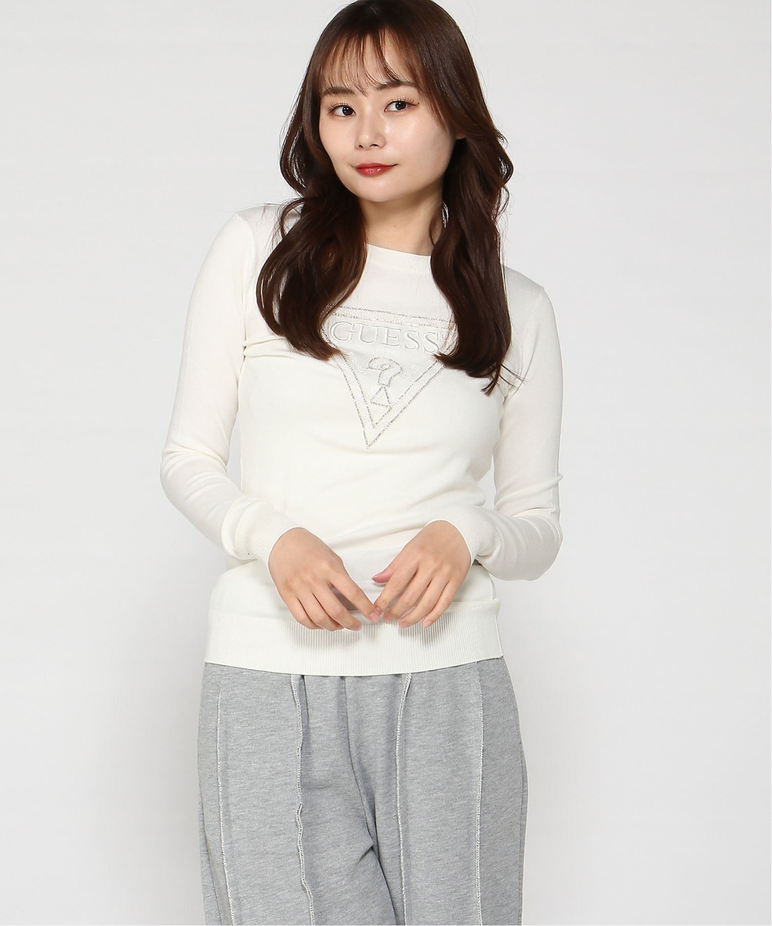 GUESS GUESS ニットトップス (W)MACIE Triangle Logo Sweater ゲス トップス ニット ブラック ホワイト【送料無料】