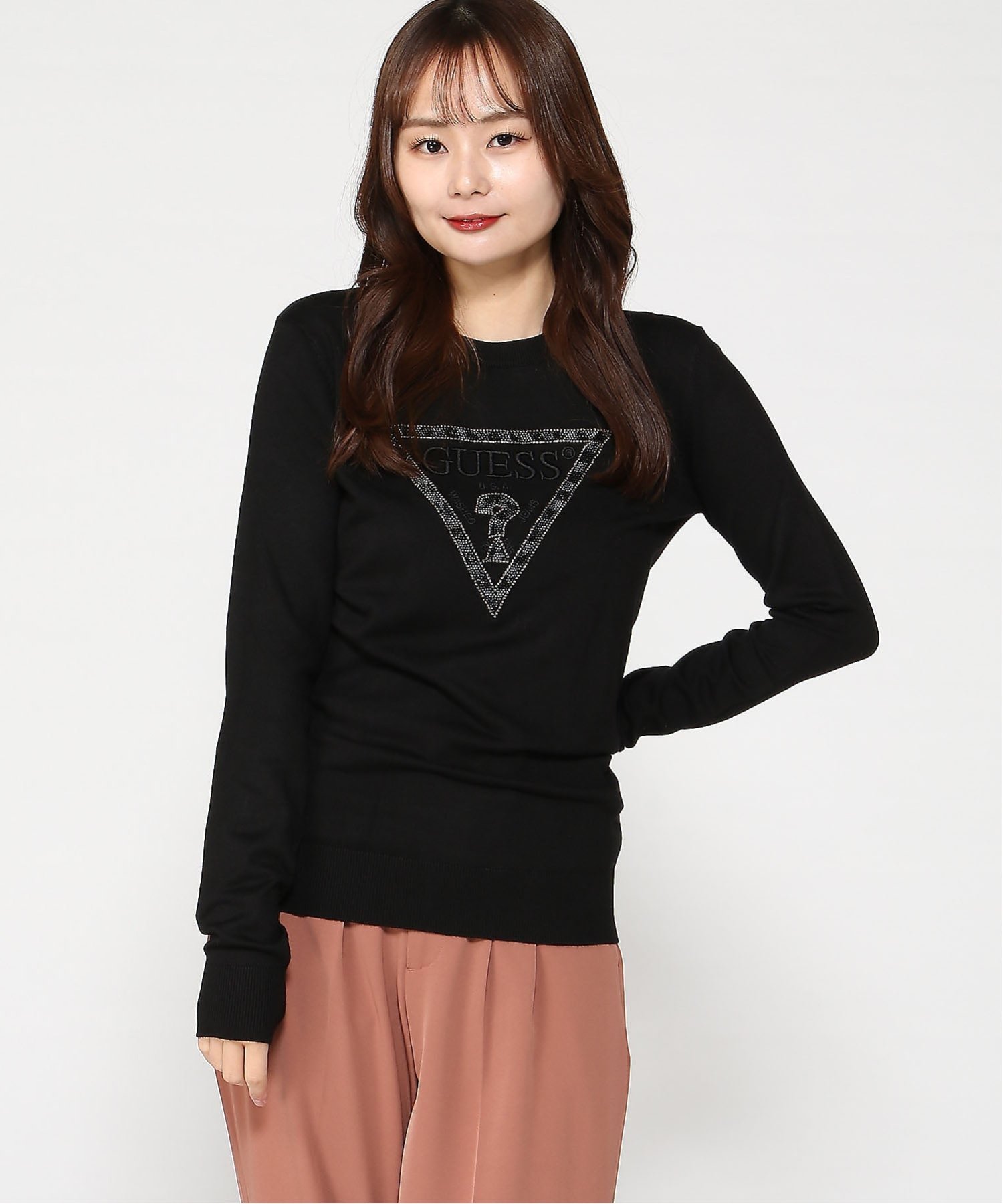 GUESS ニットトップス (W)MACIE Triangle Logo Sweater ゲス トップス ニット ブラック ホワイト